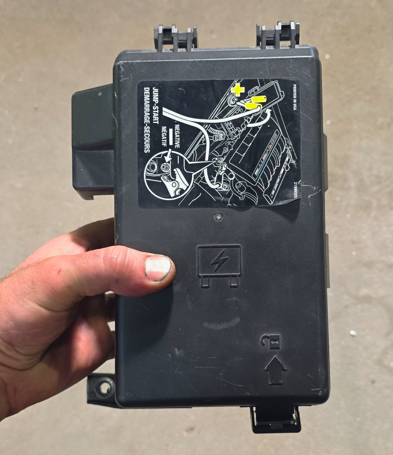 2009-2013 C6 Corvette Engine Fuse Box 6.2L LS3 Base Used OEM 20904541 2009-2013 C6 Corvette Engine Fuse Box 6.2L LS3 Base Used OEM 20904541