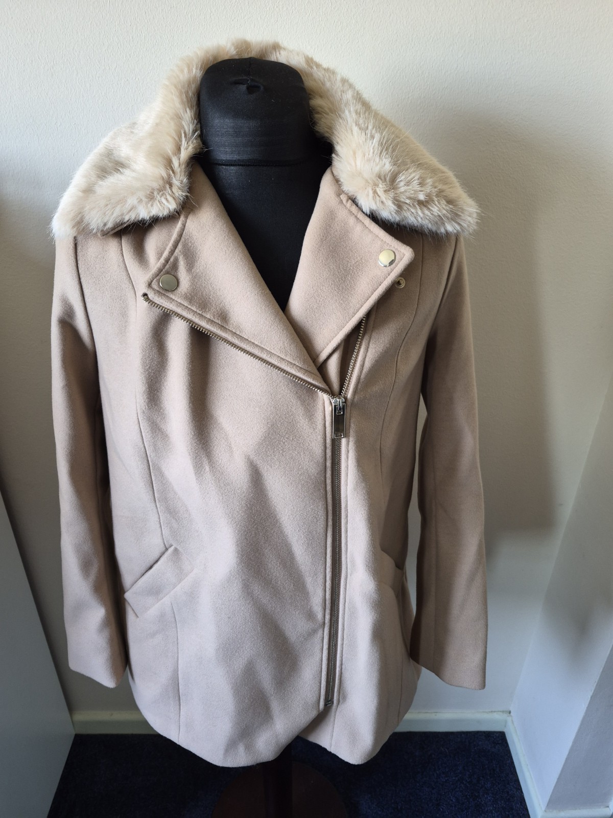River Island Womens Coat Beige Smart  With Fur Collar  Size  12 