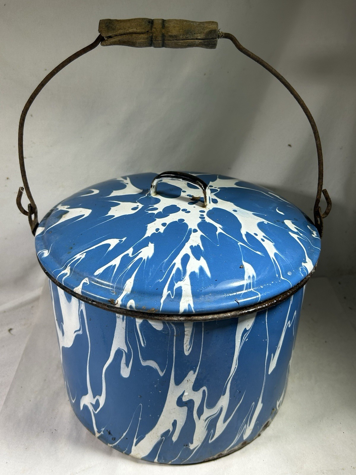 VTG Antique Blue Graniteware Bucket with Lid & Wood Handle 8.5\