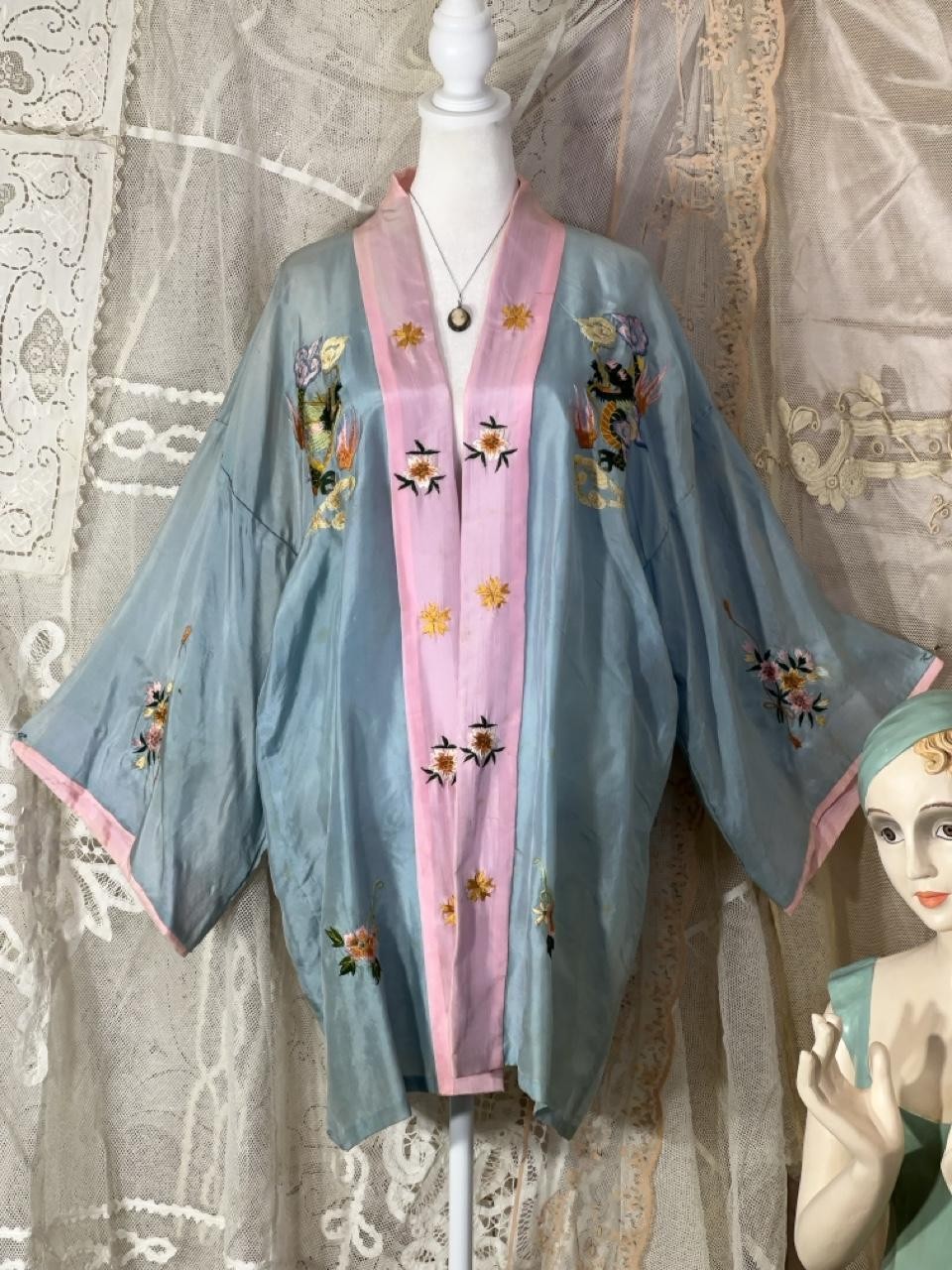 Mid-20th-century vintage Chinese embroidered silk kimono-robe circa 1940-1950