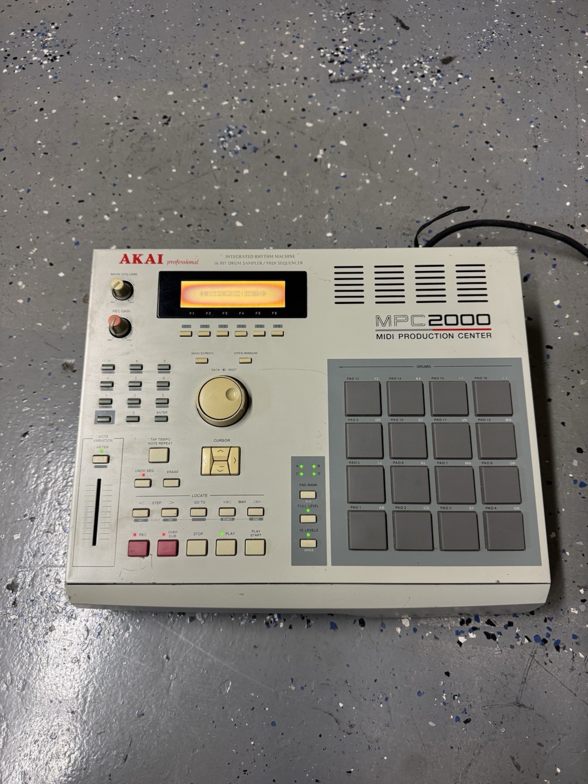 Akai MPC 2000 Digital Sampler & MIDI Sequencer Vintage MPC2000