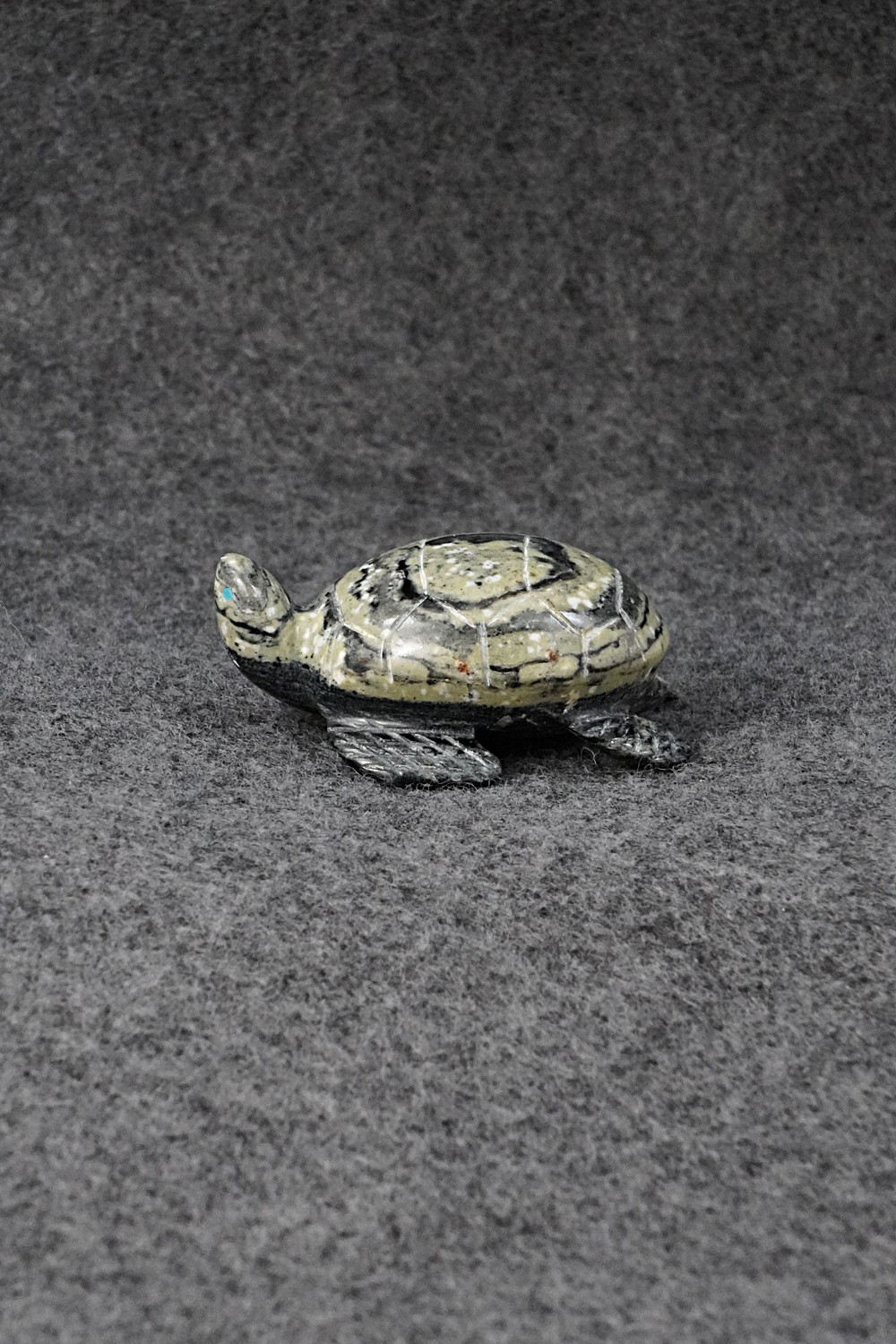 Turtle Zuni Fetish Carving - Rosella Soseeah Turtle Zuni Fetish Carving - Rosella Soseeah