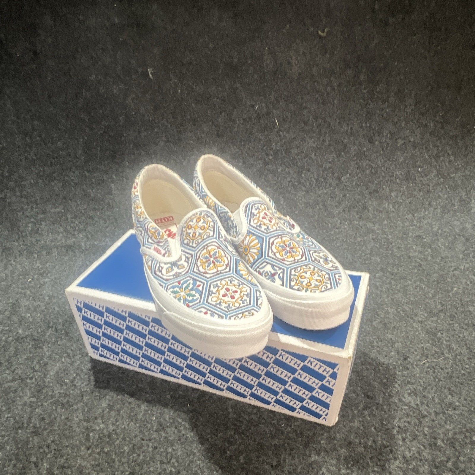 VANS x Kith Classic Slip-On Canvas Floral Blue/White Men\'s US 10 VANS x Kith Classic Slip-On Canvas Floral Blue/White Men\'s US 10