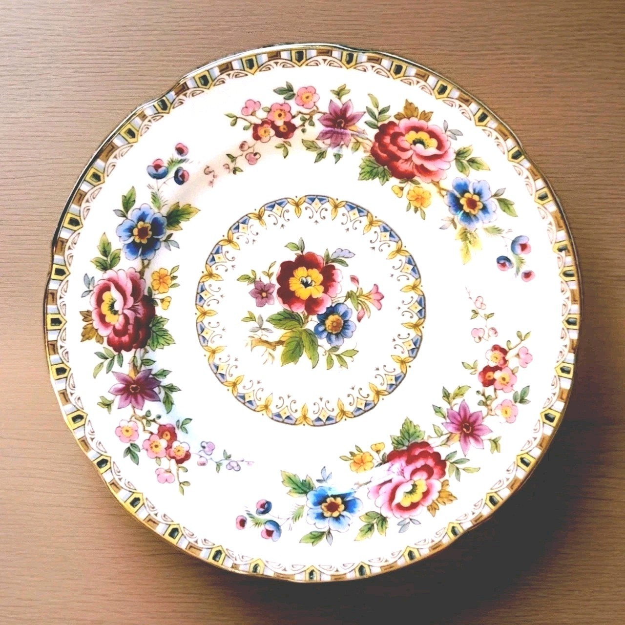Royal Grafton Malvern Scalloped Bread & Butter Plate Bone China England 1957