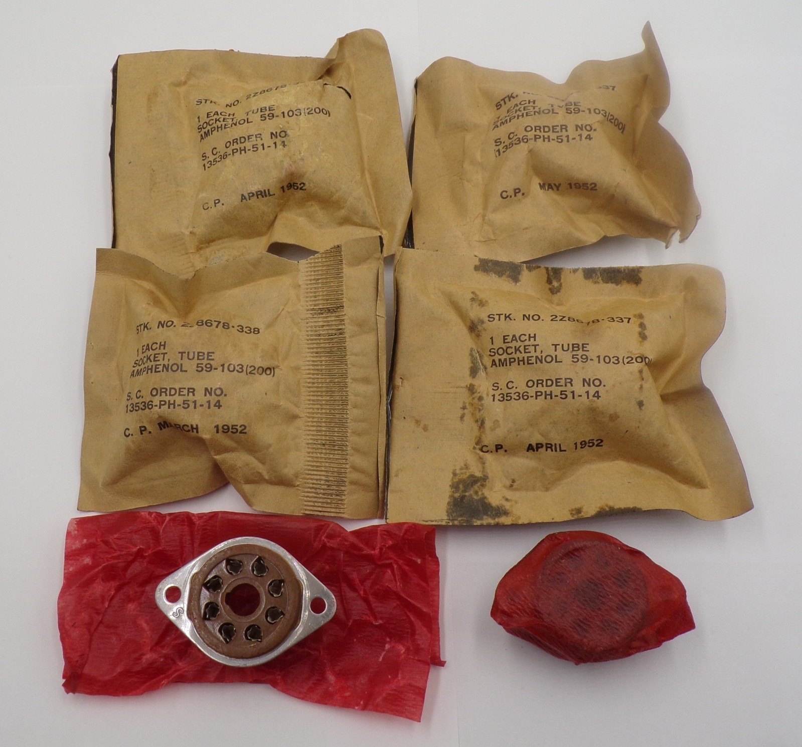 Amphenol 8 pin Octal sockets 1952 NOS/NEW In factory seal pack KT88 6SN7 6L6GC Amphenol 8 pin Octal sockets 1952 NOS/NEW In factory seal pack KT88 6SN7 6L6GC