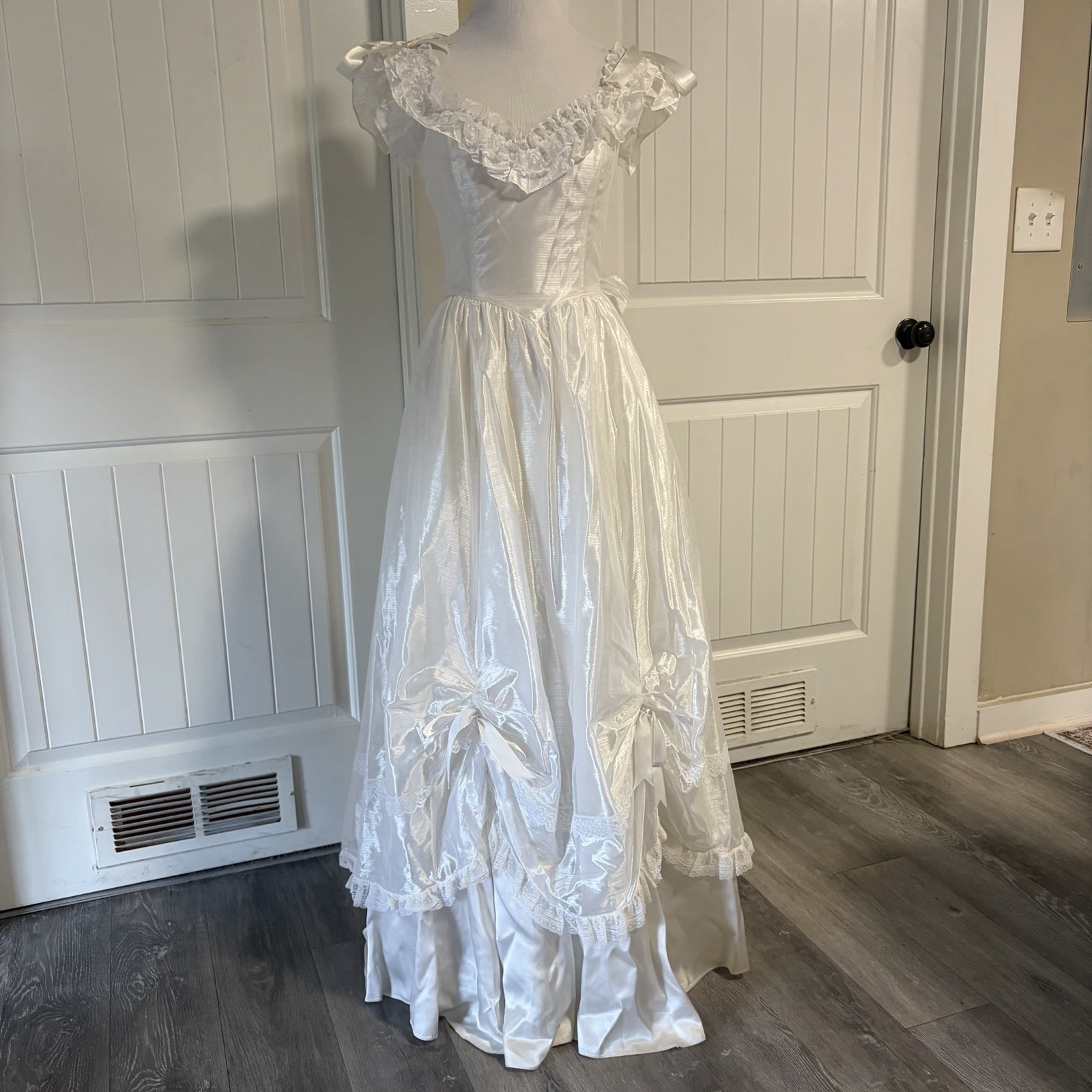 Vintage Gunne Sax beautiful lace wedding dress