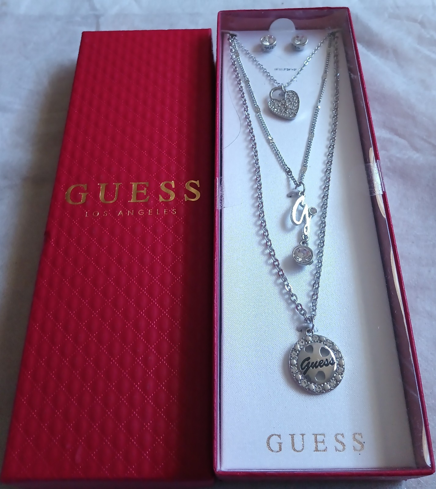 GUESS TRIPLE NECKLACE & STUDS BOXED SET GUESS TRIPLE NECKLACE & STUDS BOXED SET