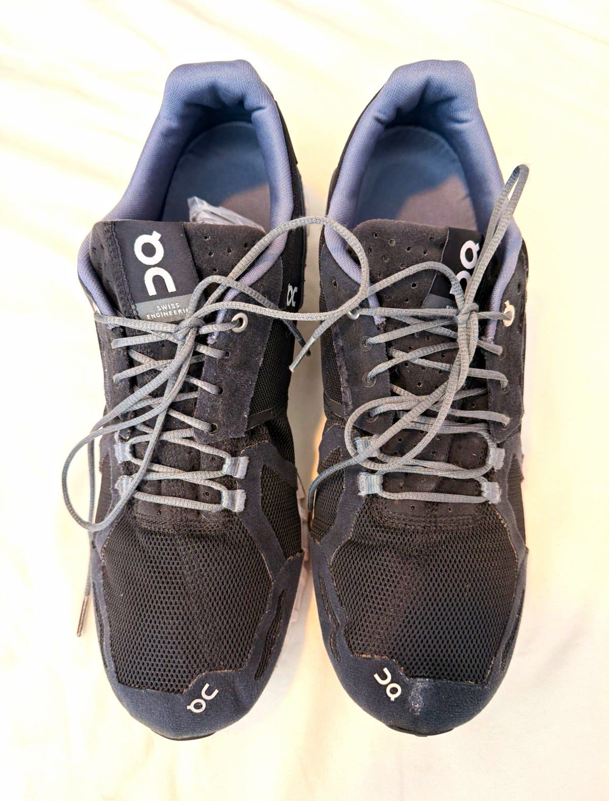 On Men’s Black/Gray Low Top Running Sneakers Lace-Up Mesh Upper Rubber Sole On Men’s Black/Gray Low Top Running Sneakers Lace-Up Mesh Upper Rubber Sole