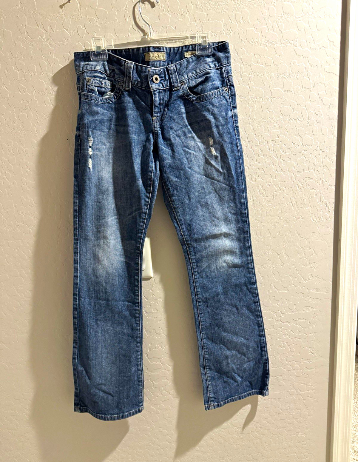 GUESS Women’s 28 Straight Medium Wash Blue Denim Jeans 5-Pocket Logo