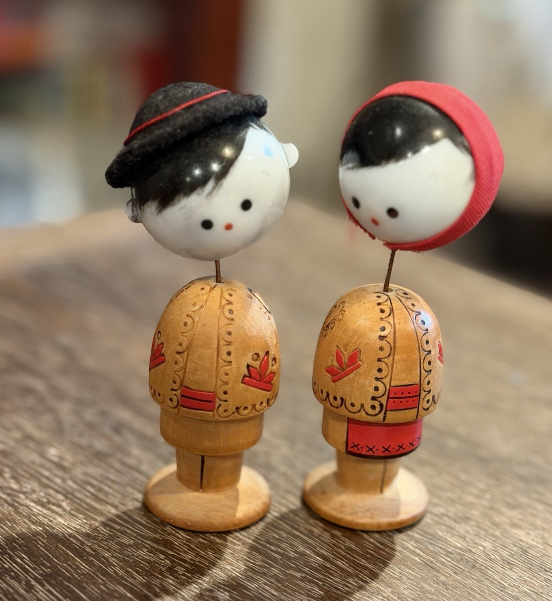 KOKESHI BOBBLEHEAD NODDER DOLLS 4\