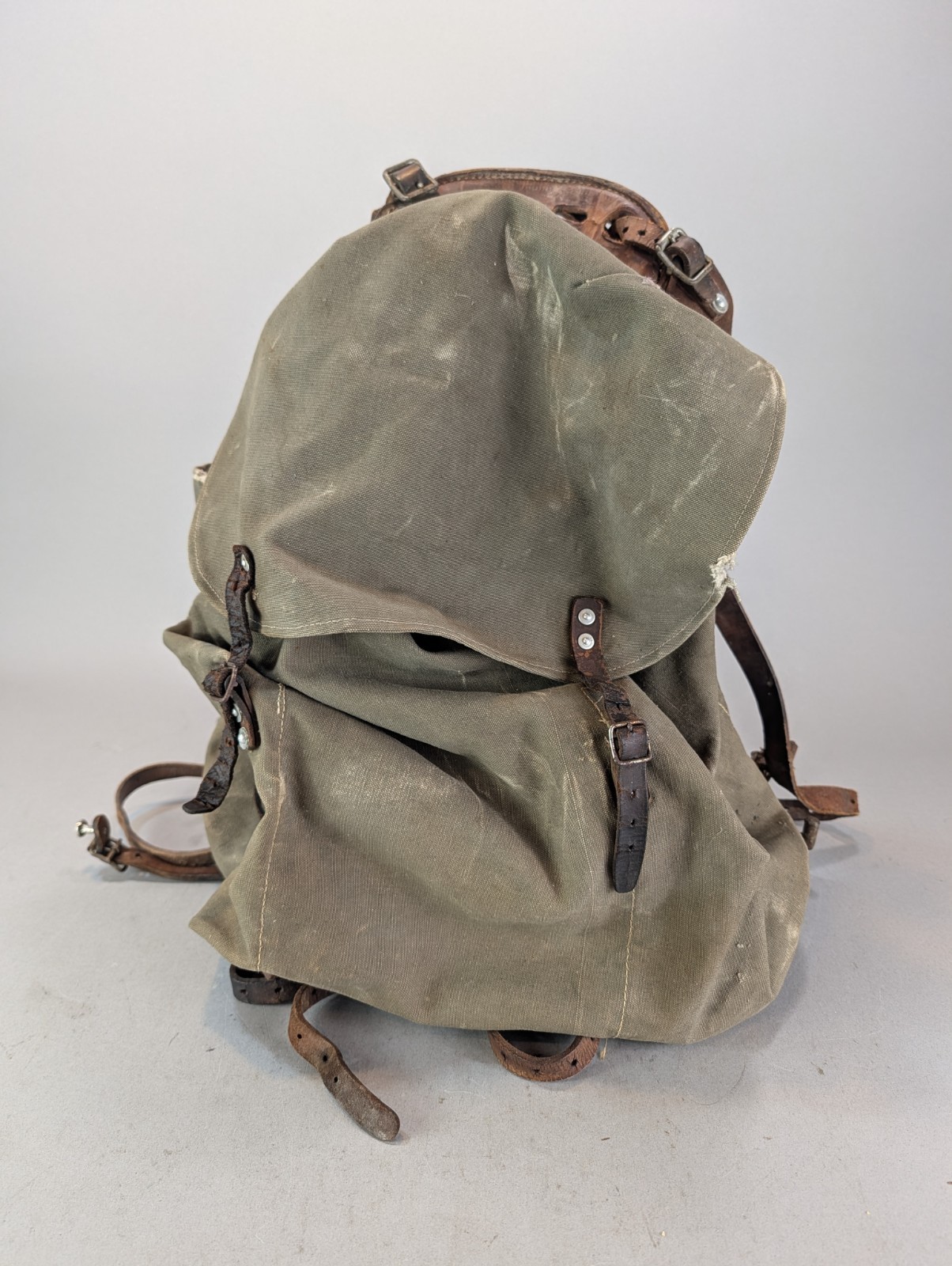 Vtg WWII Swedish Army Military M39 Rucksack Canvas Leather Ext Frame Rucksack Vtg WWII Swedish Army Military M39 Rucksack Canvas Leather Ext Frame Rucksack
