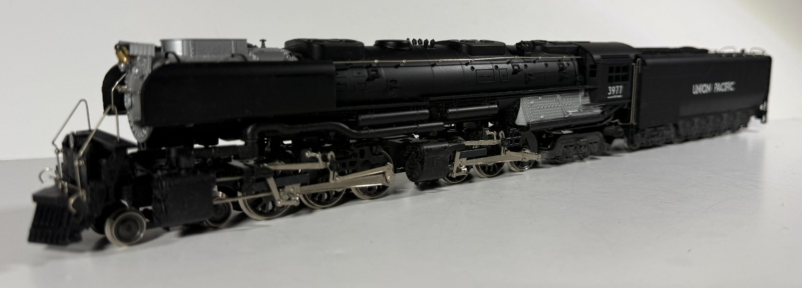 AHM/Rivarossi 4-6-6-4 Challenger Union Pacific #3977 DC Steam Locomotive