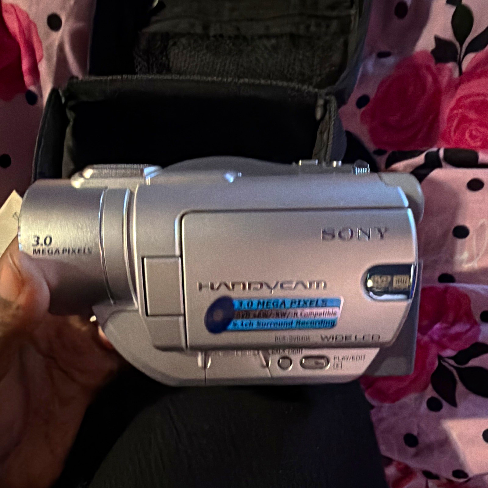 Sony DCR-DVD405 Handycam Silver DVD+RW 20x Optical Zoom 2.7\ Sony DCR-DVD405 Handycam Silver DVD+RW 20x Optical Zoom 2.7\