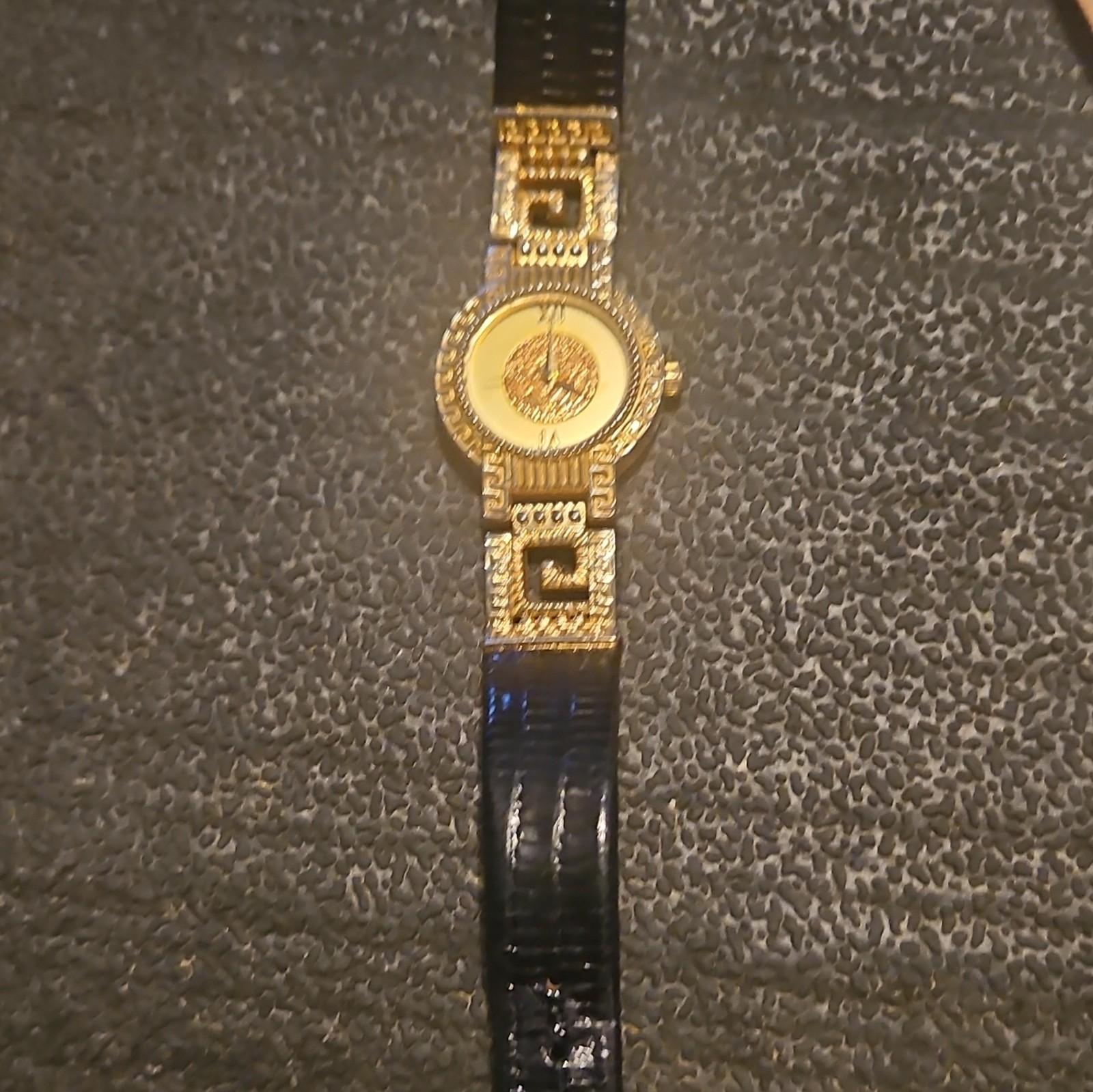 VINTAGE GIANNI VERSACE MEDUSA GOLDPLATED QUARTZ LADIES WATCH VINTAGE GIANNI VERSACE MEDUSA GOLDPLATED QUARTZ LADIES WATCH