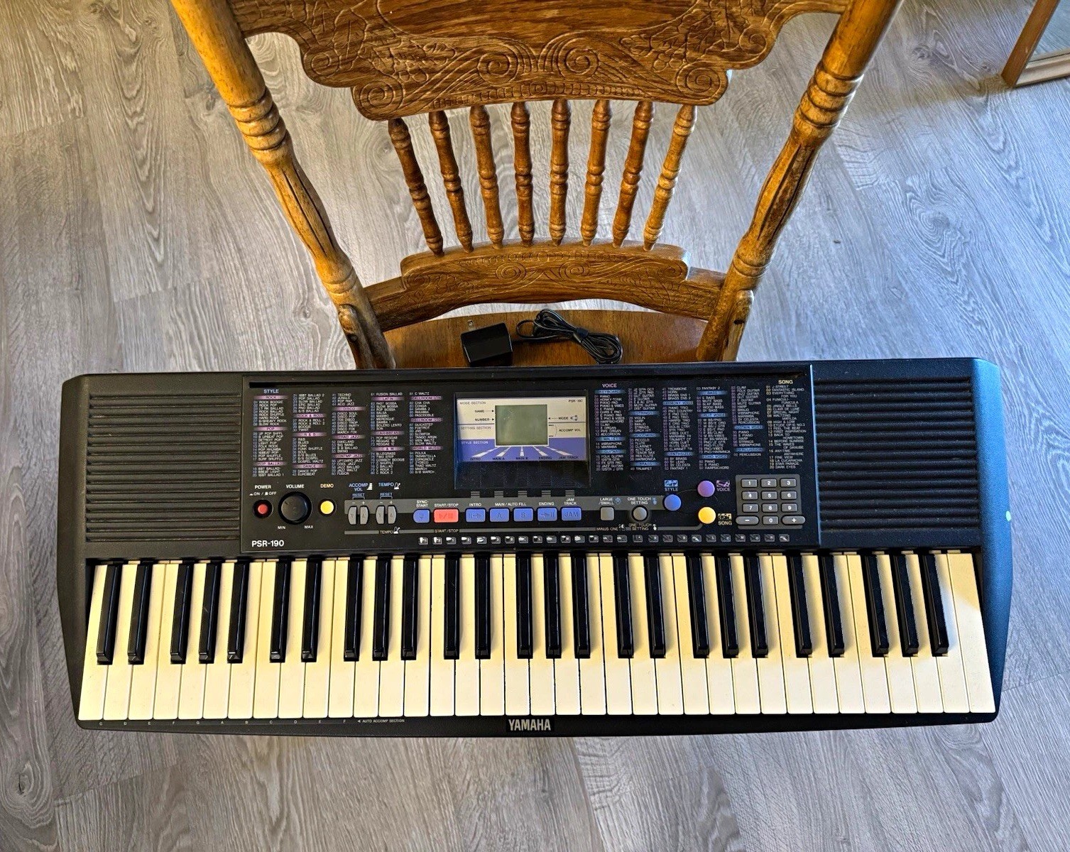 Yamaha PSR-190 61-Key Electronic Keyboard Built-in Speaker, Black w/ Adapter Yamaha PSR-190 61-Key Electronic Keyboard Built-in Speaker, Black w/ Adapter