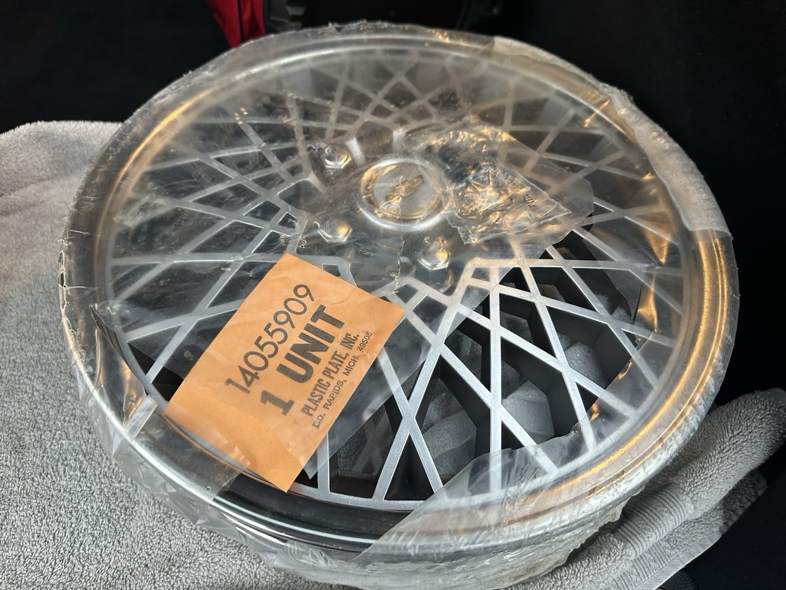NOS GM Chevrolet Cross-Lace Mesh Wheel 14055909 New Sealed Bow tie Set Of 4