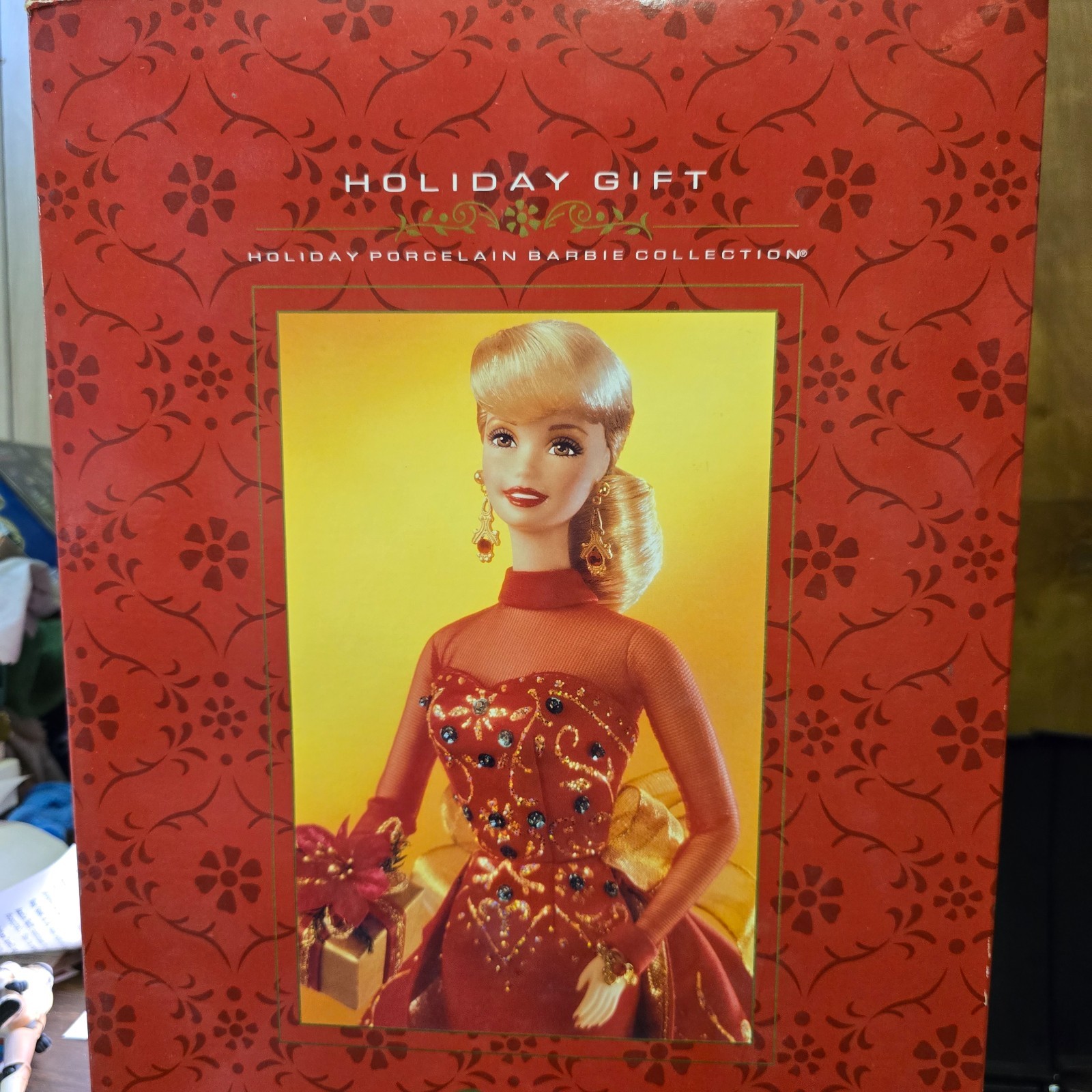 VINTAGE NEW in BOX   STUNNING  1998  HOLIDAY GIFT BARBIE  PORCELAIN MINT