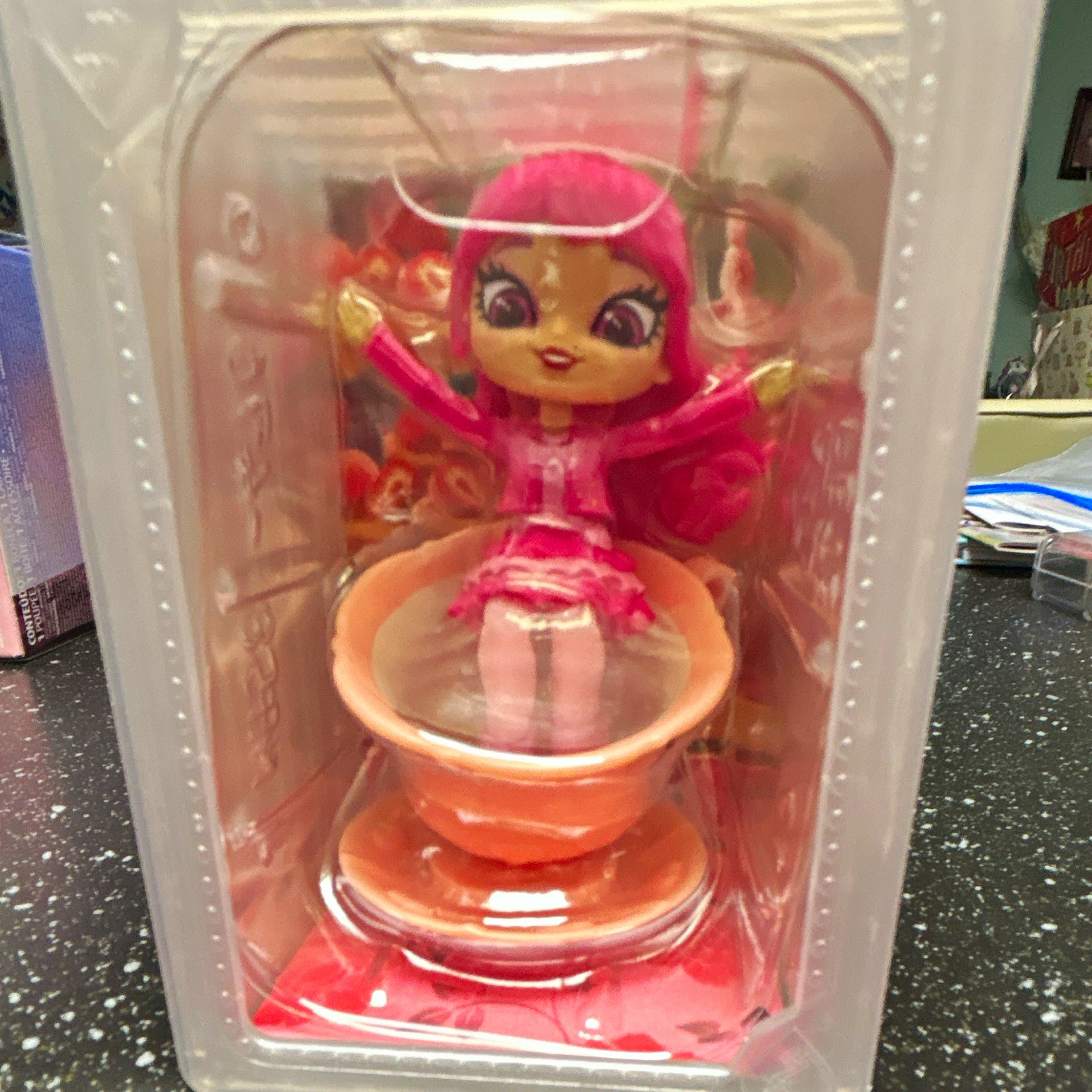 Disney Descendants Wicked Wonderland Stack & Reveal - Pink New Open