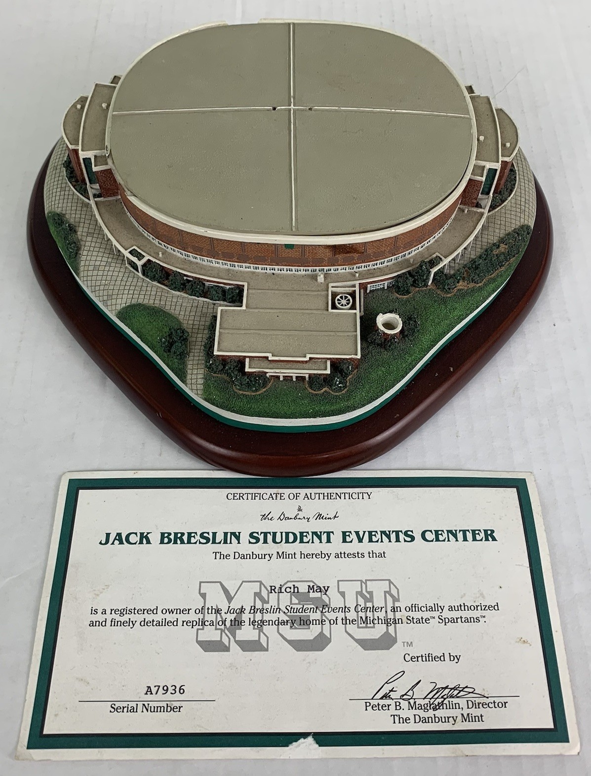 MICHIGAN STATE BASKETBALL Danbury Mint Breslin Center Replica Model w/ COA MICHIGAN STATE BASKETBALL Danbury Mint Breslin Center Replica Model w/ COA