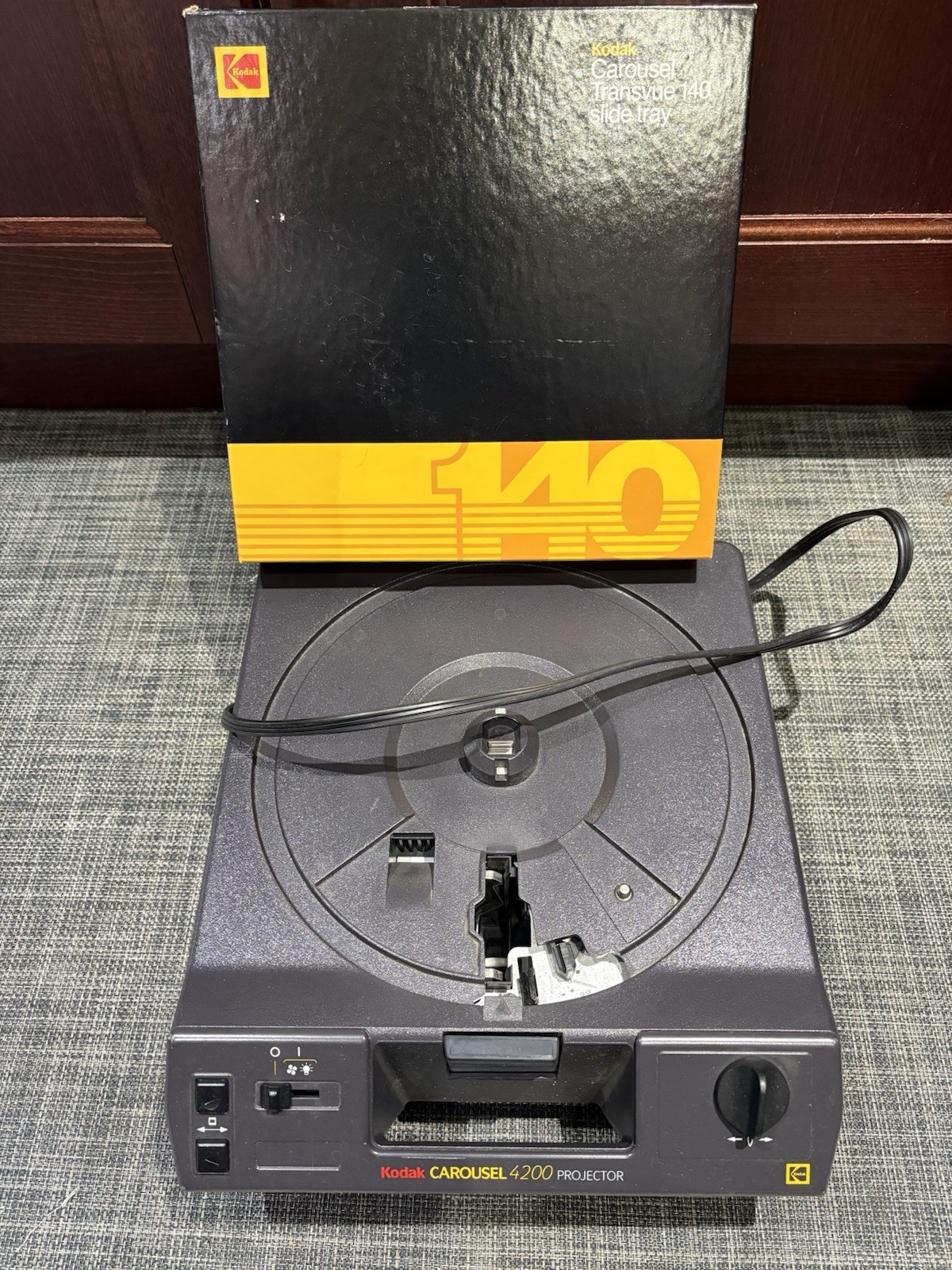 KODAK Carousel 4200 Slide Projector & 1 140 Slide Trays in Boxes. (Read) KODAK Carousel 4200 Slide Projector & 1 140 Slide Trays in Boxes. (Read)