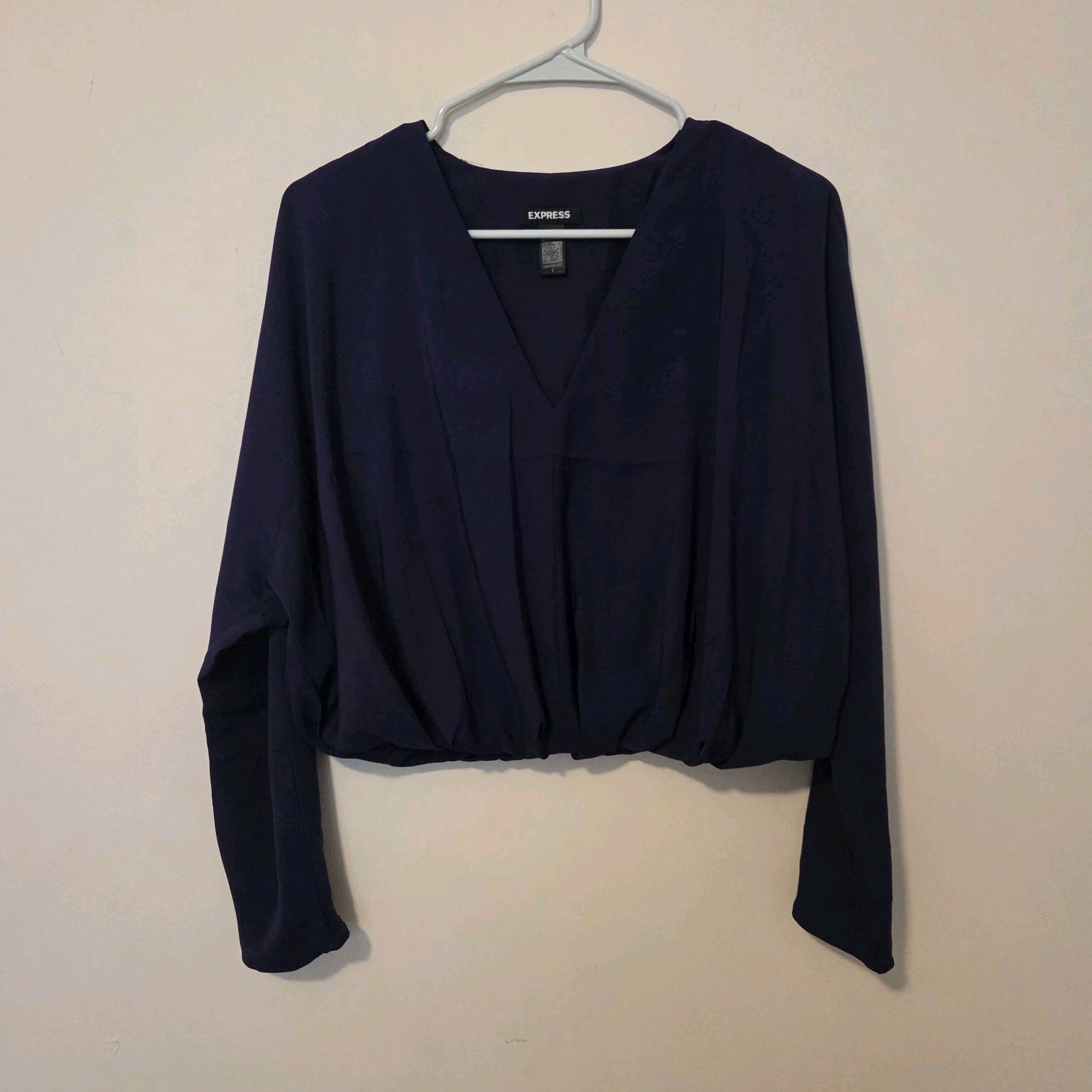 Express Women’s S Blue Solid V-Neck Long Sleeve Pullover Blouse Top Express Women’s S Blue Solid V-Neck Long Sleeve Pullover Blouse Top