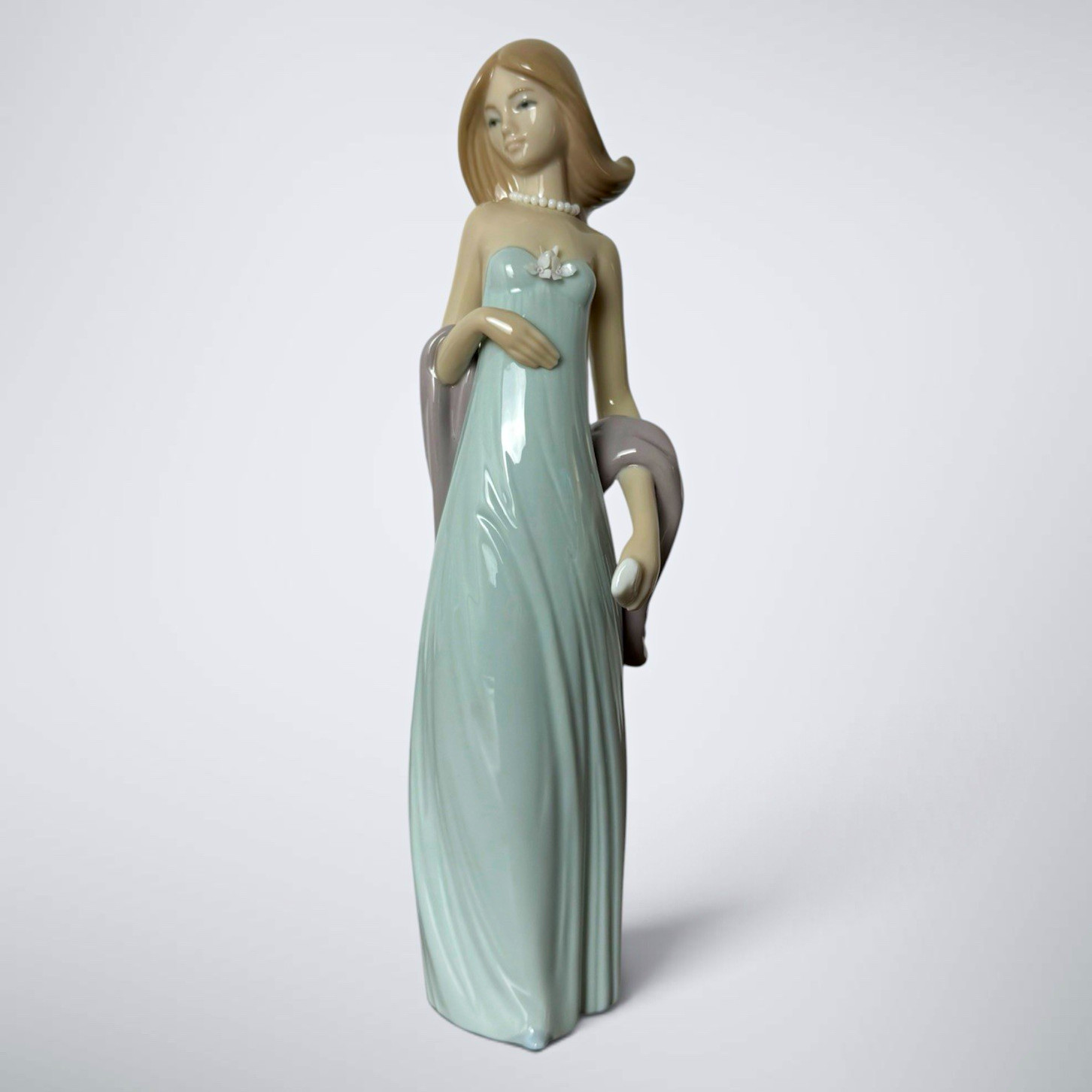 Lladro 5487 Ingenue Woman Figurine Lady in Green Evening Gown Spain Porcelain