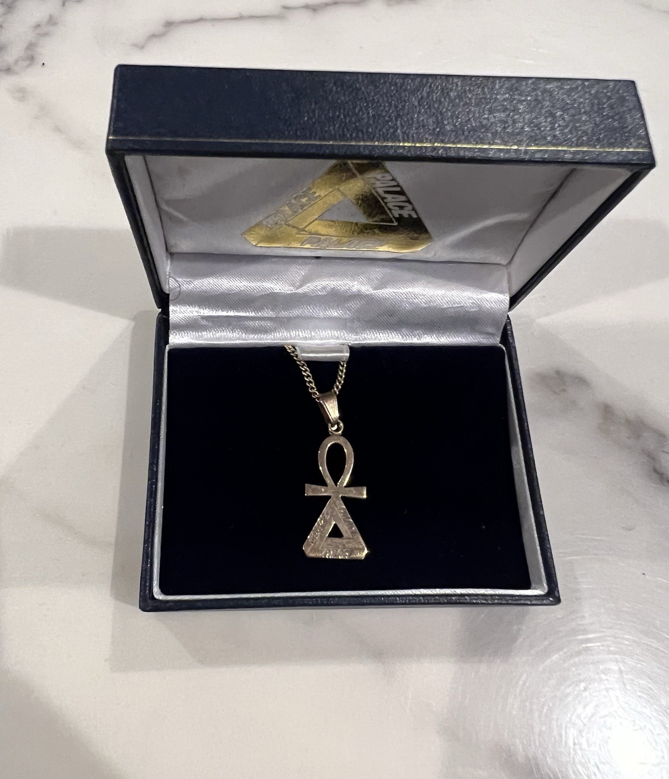 FW21 PALACE SKATEBOARDS LONDON Palace Ankh Pendant 9CT GOLD PLATED $208 FW21 PALACE SKATEBOARDS LONDON Palace Ankh Pendant 9CT GOLD PLATED $208