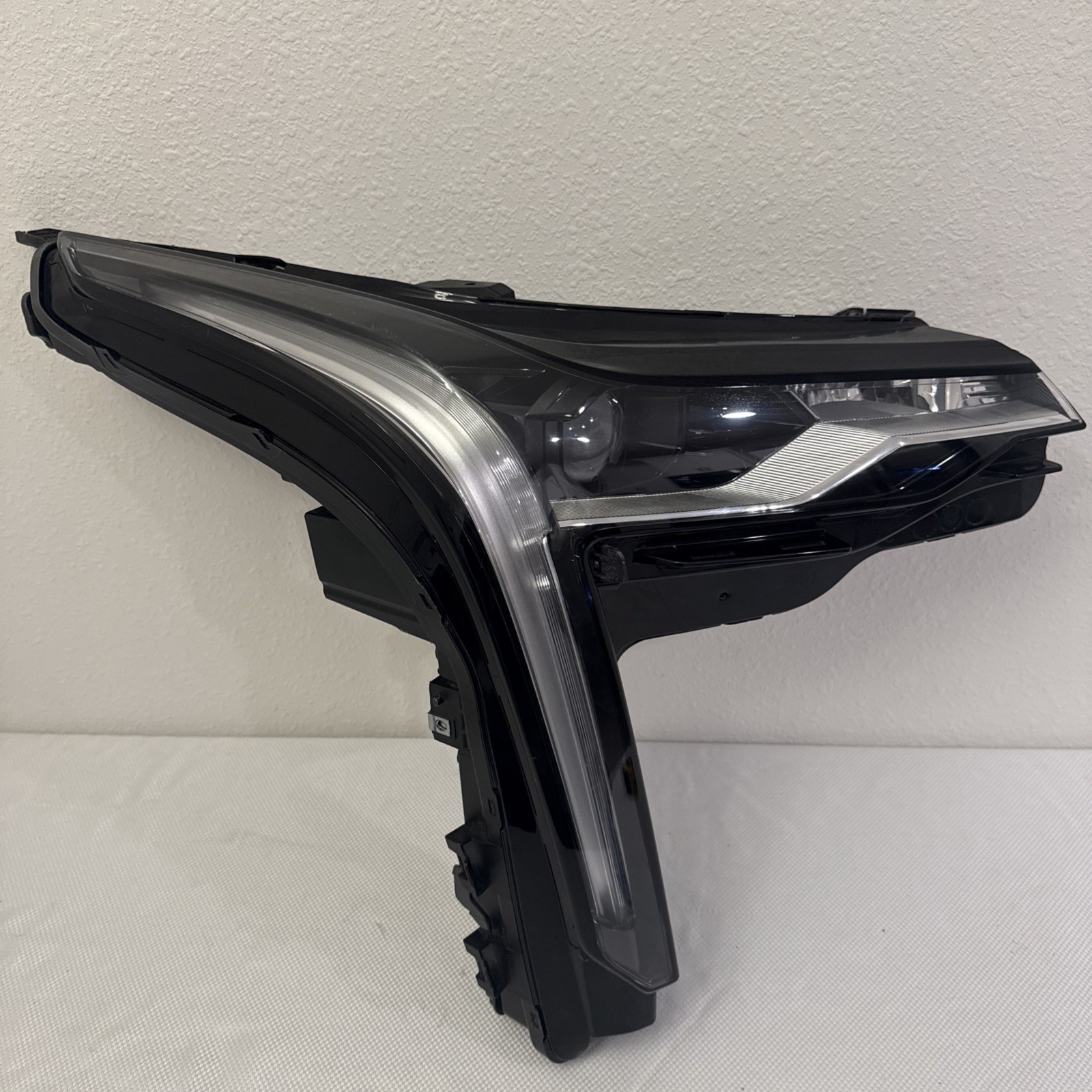 2021-2026 Cadillac CT4 Right Passenger OEM Headlight 85001610