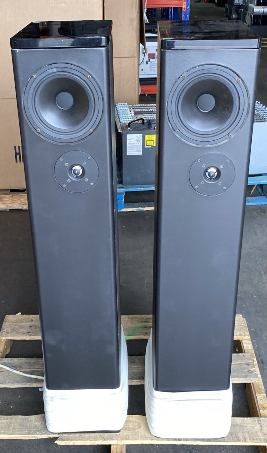 LOT OF 2 Definitive Technology BP-10B Tower Floor Speakers TESTED