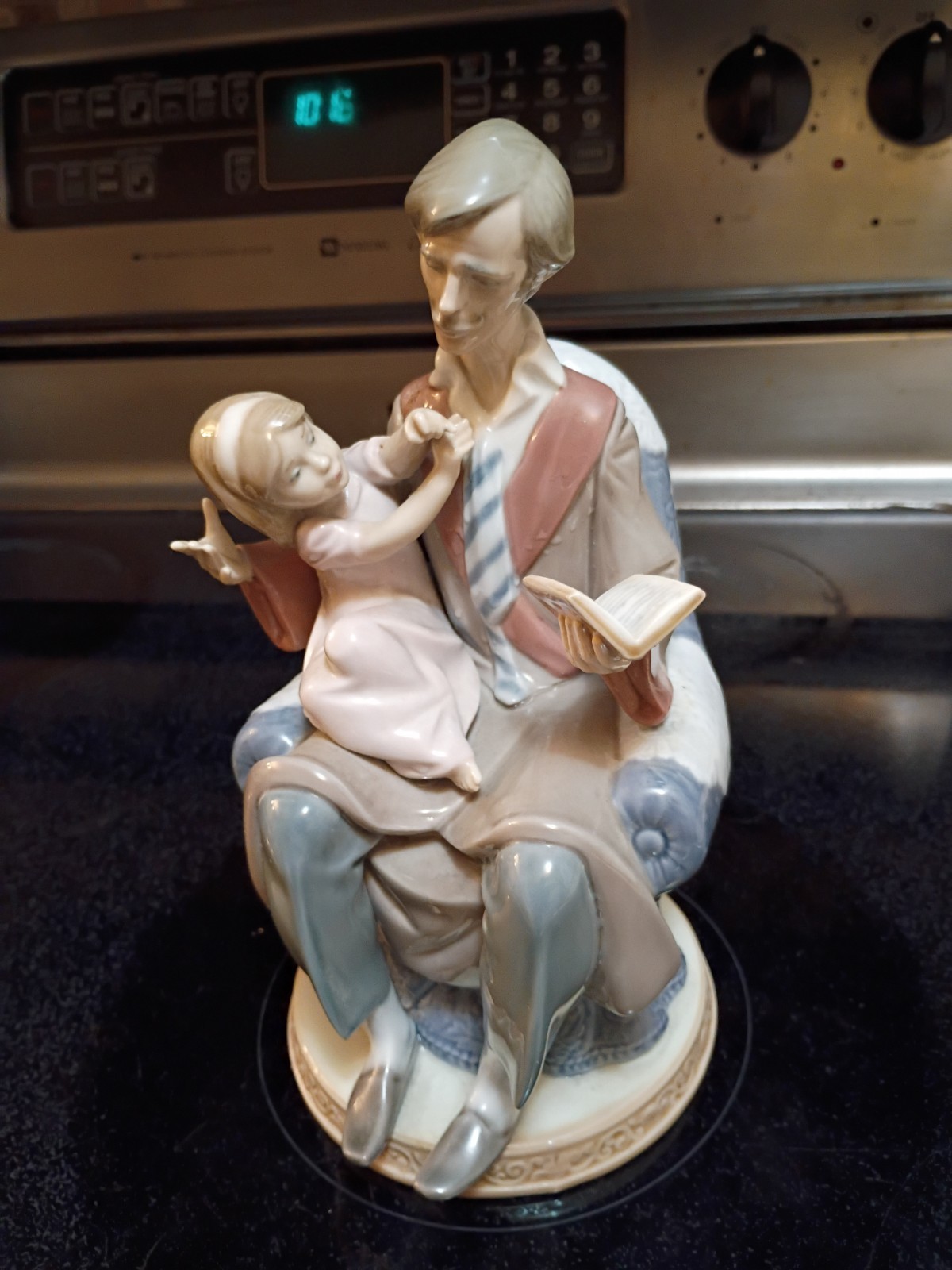 Lladro Daddy's Girl 5584 Figurine Collectable Lladro Daddy's Girl 5584 Figurine Collectable