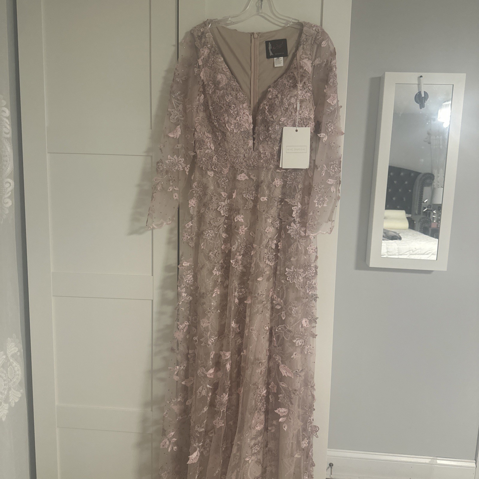 NWT Mac Duggal Floral Applique Long Sleeve Illusion Gown Rose Pink Womens Size 8 NWT Mac Duggal Floral Applique Long Sleeve Illusion Gown Rose Pink Womens Size 8