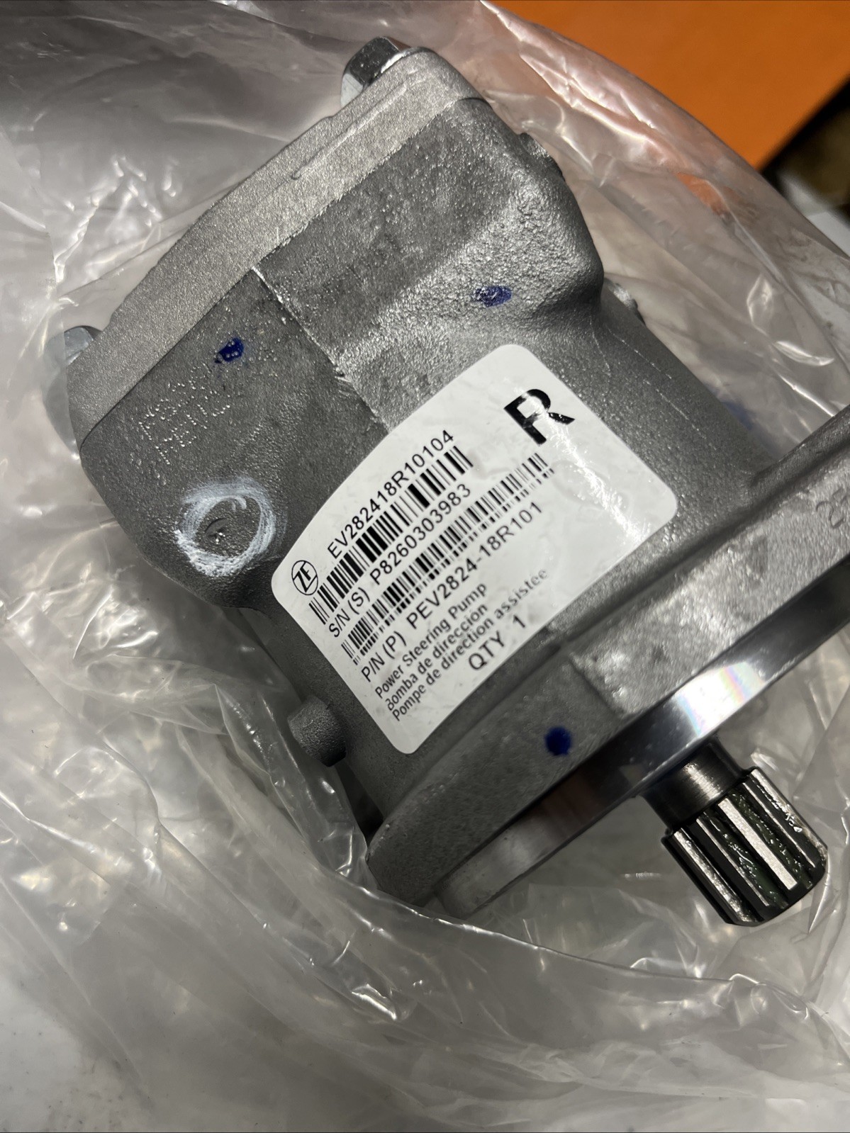 Peterbilt TRW New Power Steering Pump #PEV2824-18R101 (B) rotation Peterbilt TRW New Power Steering Pump #PEV2824-18R101 (B) rotation