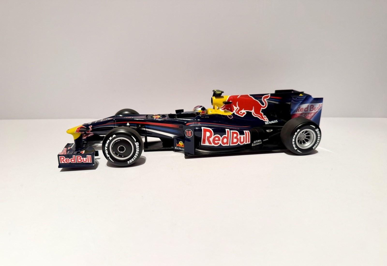 MINICHAMPS 1/18 Red Bull Racing RB5 Sebastian Vettel #15 2009 Formula 1 F1 READ