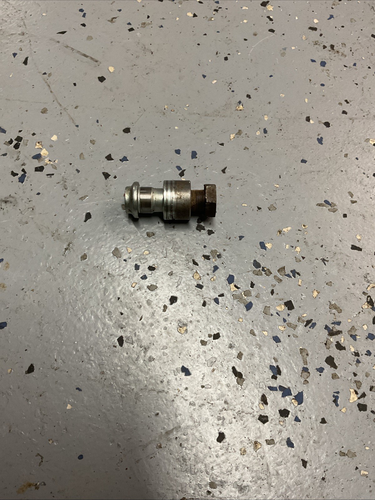 YAMAHA RT 100 RT100...REAR SPACER AN BOLT FOR THE SPROCKET CARRIER RARE 1998 YAMAHA RT 100 RT100...REAR SPACER AN BOLT FOR THE SPROCKET CARRIER RARE 1998