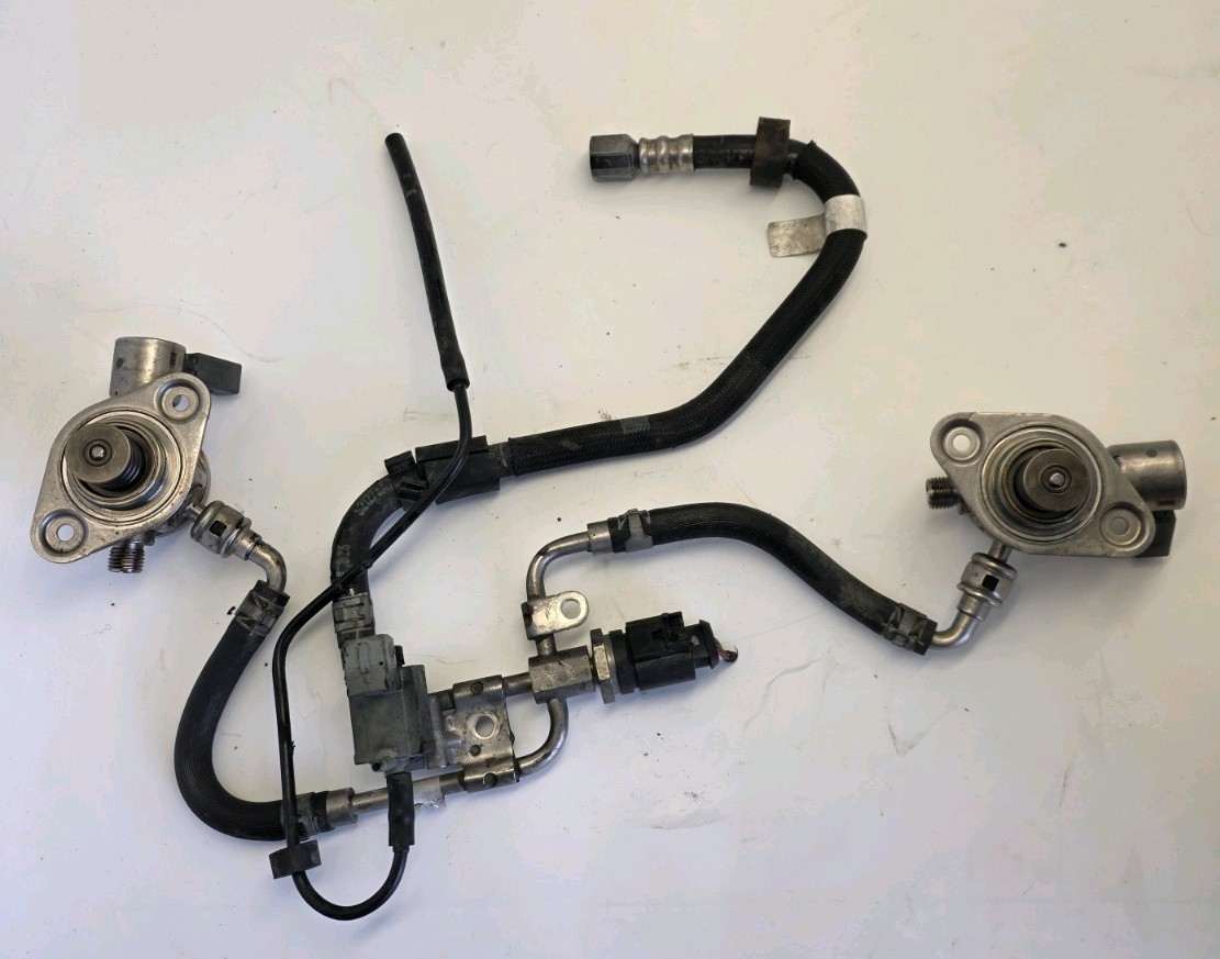 2015-2018 PORSCHE Cayenne S 95B - 2 HIGH Pressure FUEL PUMPS / RAIL 94611031561 