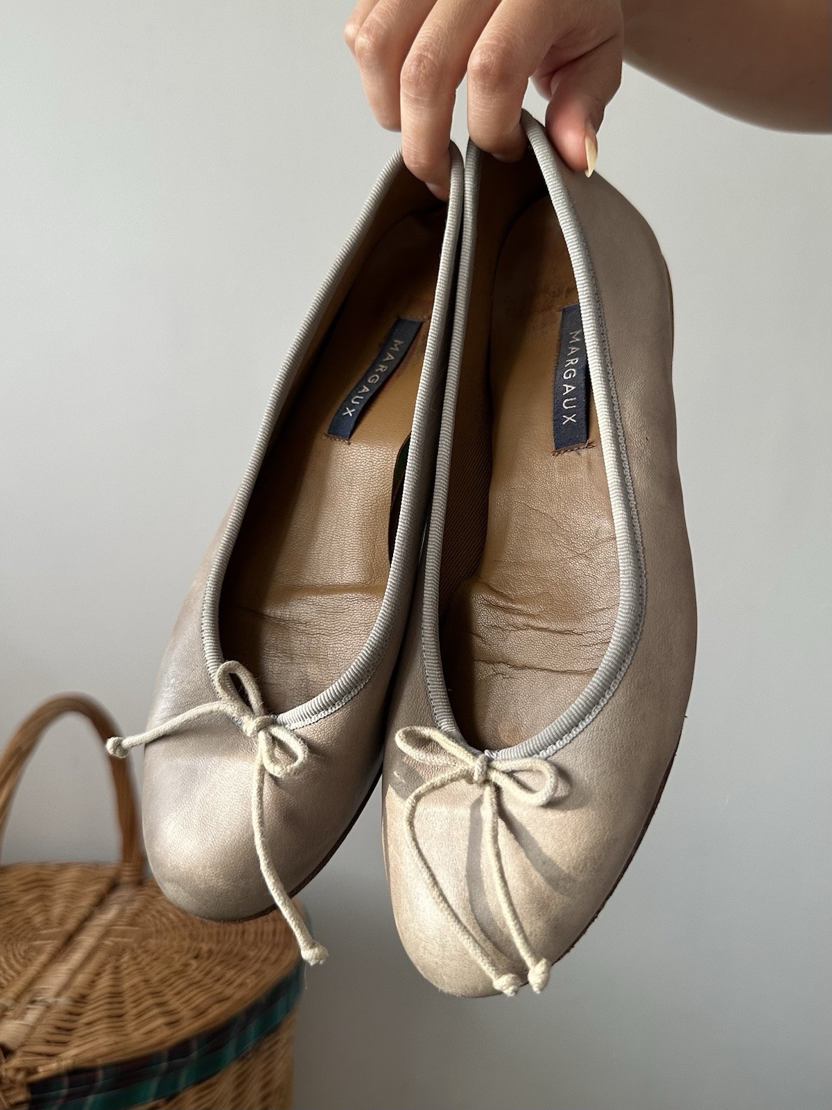 Margaux The Demi ballet flats in grey 37.5 Used condition scratches and stains Margaux The Demi ballet flats in grey 37.5 Used condition scratches and stains