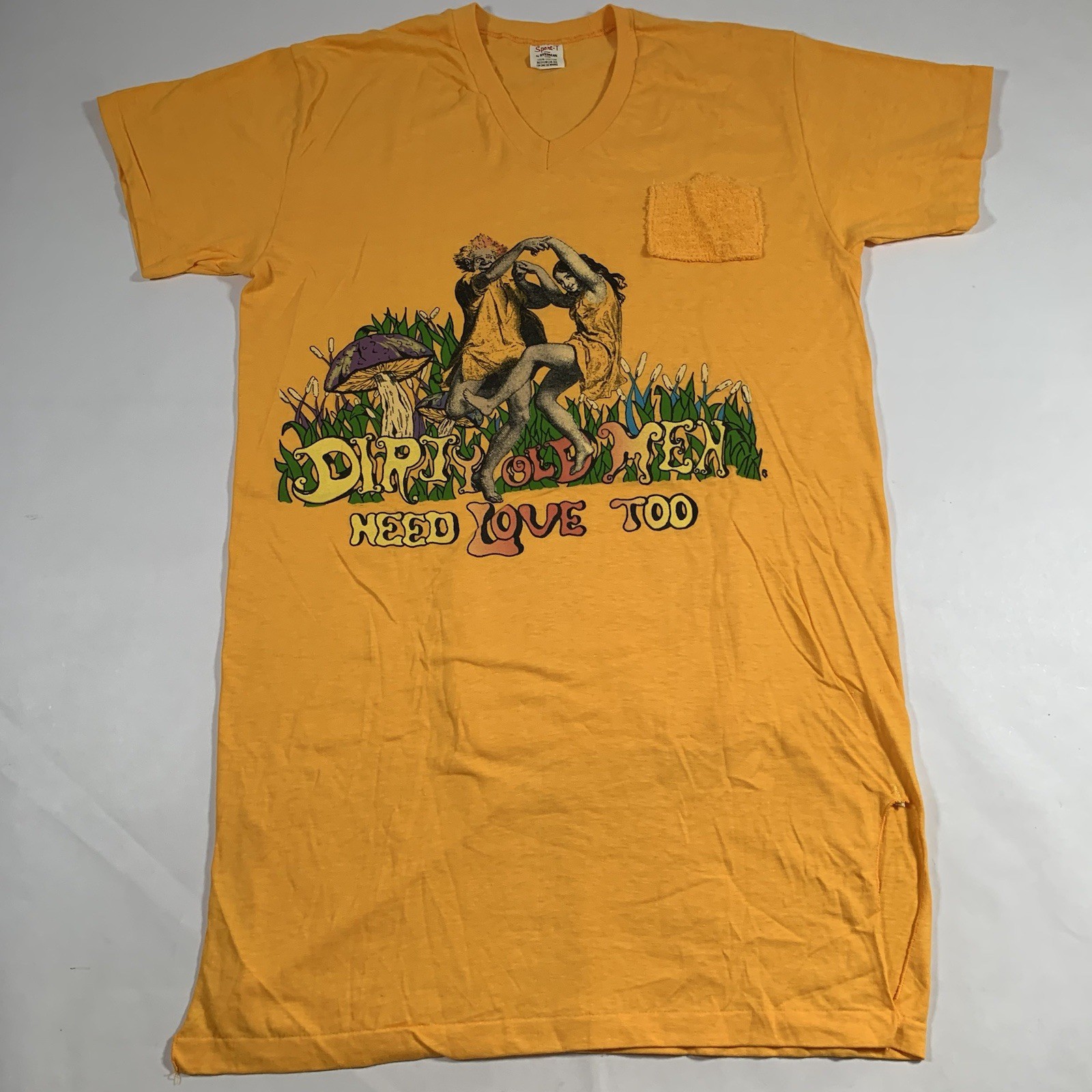 VTG 80s Dirty Old Men Need Love Too T-Shirt Medium Pocket Dress Magic Mushroom