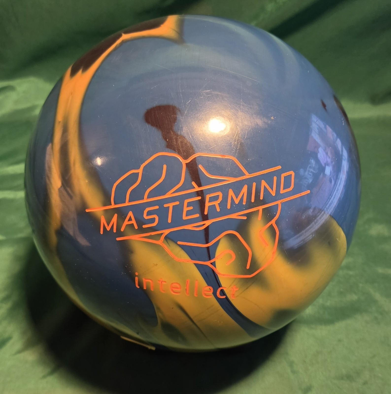 Brunswick Mastermind Intellect Bowling Ball 15 lbs Preowned Span 3 5/8\