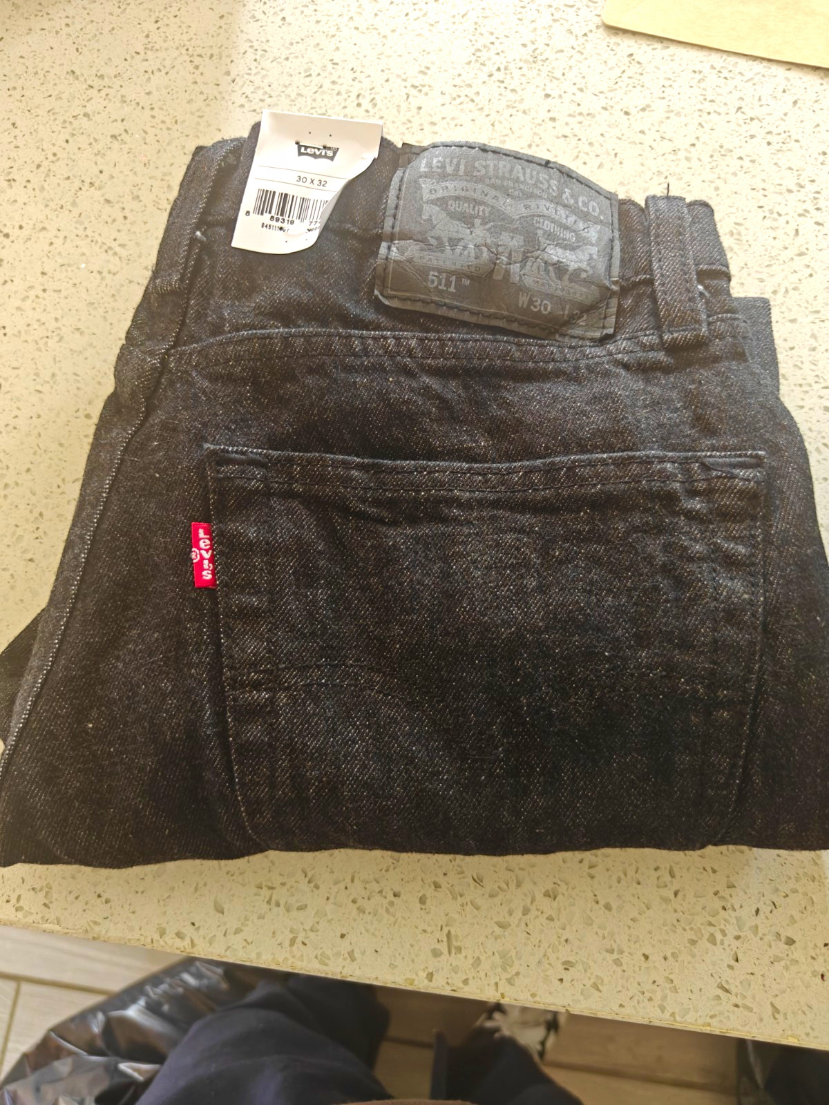 Levi\'s Men\'s Slim Dark Wash Black Denim 5-Pocket Zip Fly Logo Jeans NWT Levi\'s Men\'s Slim Dark Wash Black Denim 5-Pocket Zip Fly Logo Jeans NWT
