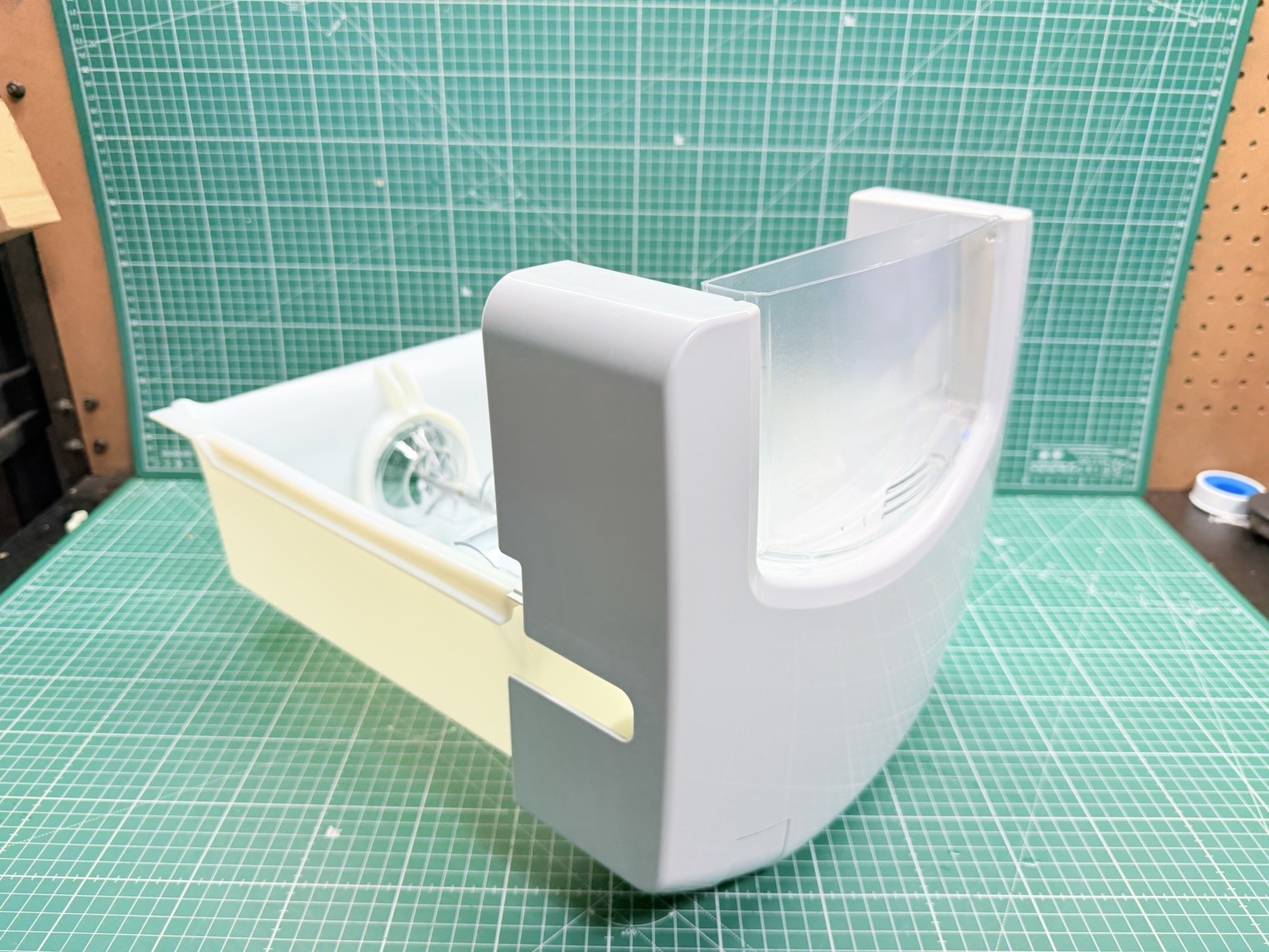 GE Refrigerator Ice Bin Container (SEE PICS) P# WR29X43994 WR17X12138 WR29X42450 GE Refrigerator Ice Bin Container (SEE PICS) P# WR29X43994 WR17X12138 WR29X42450