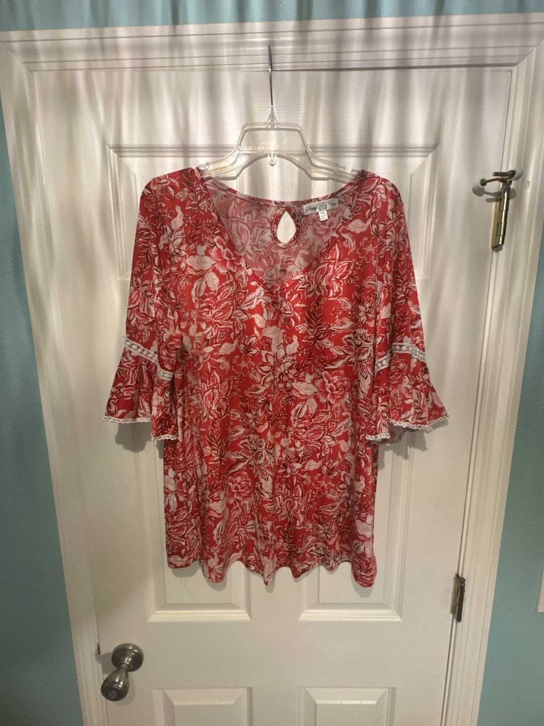 Stem & Vine Red Floral Bell Sleeve Tunic Size 1X Stem & Vine Red Floral Bell Sleeve Tunic Size 1X