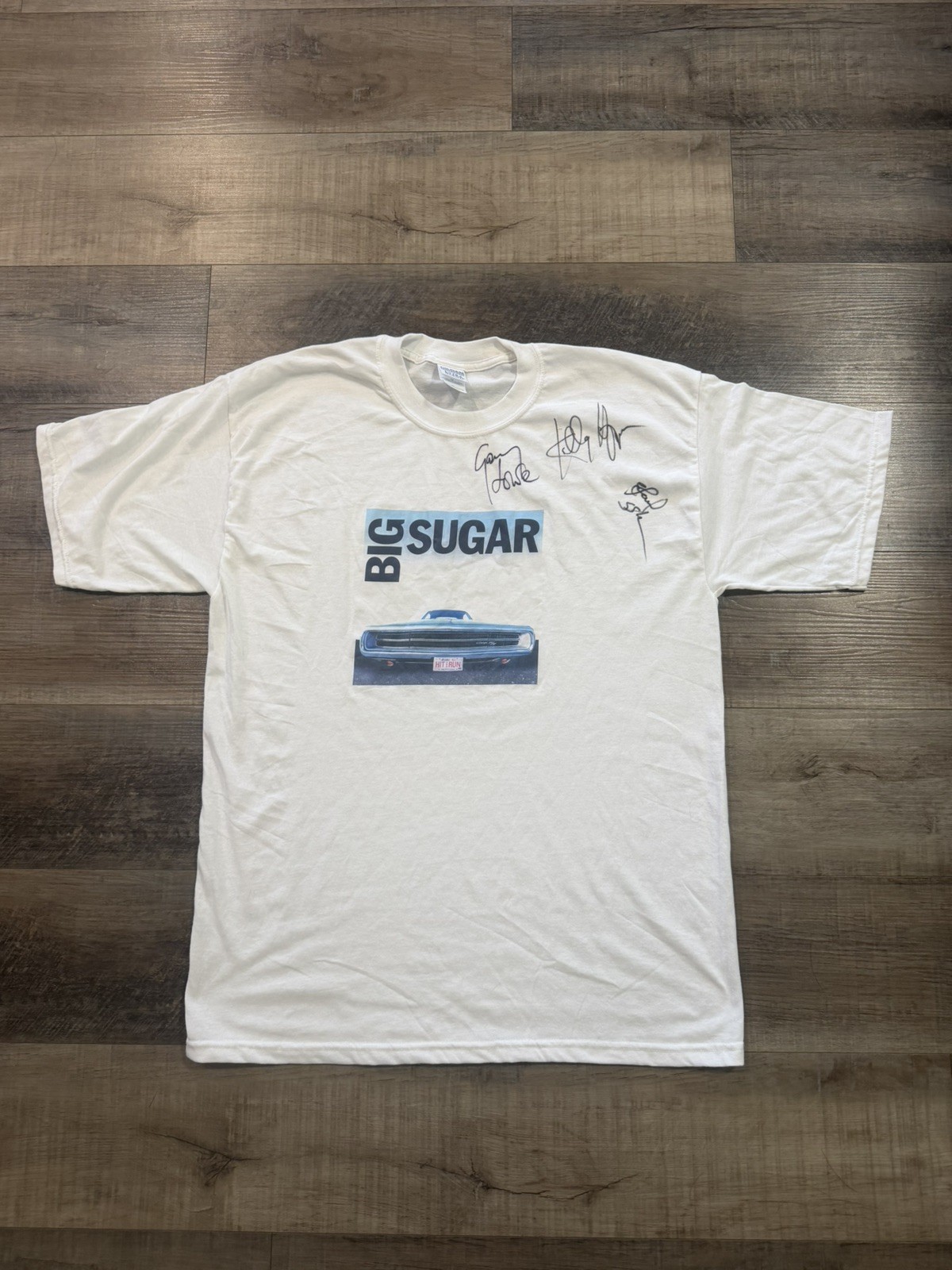 2000’s Big Sugar Band Signed Shirt XL Concert Tee Collectable (23.5x31)