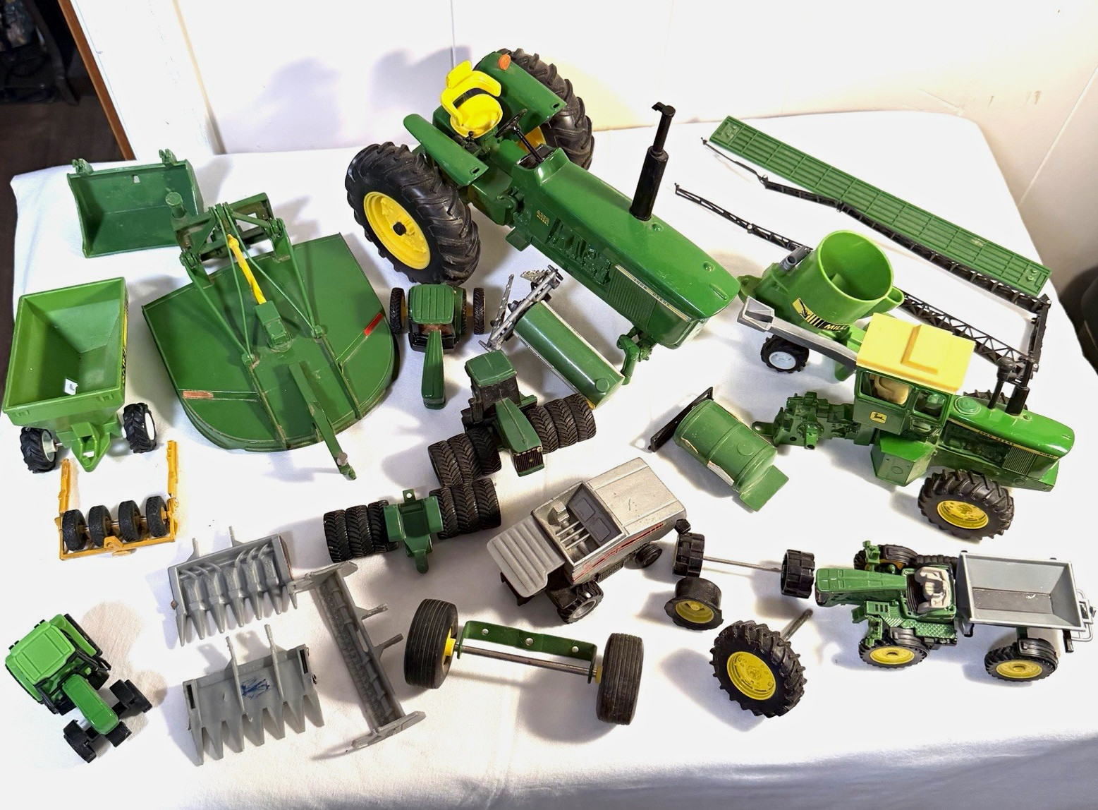 Vtg Lot ERTL John Deere Toy Tractor Parts Farm Equipment Tires Repair Junkyard Vtg Lot ERTL John Deere Toy Tractor Parts Farm Equipment Tires Repair Junkyard