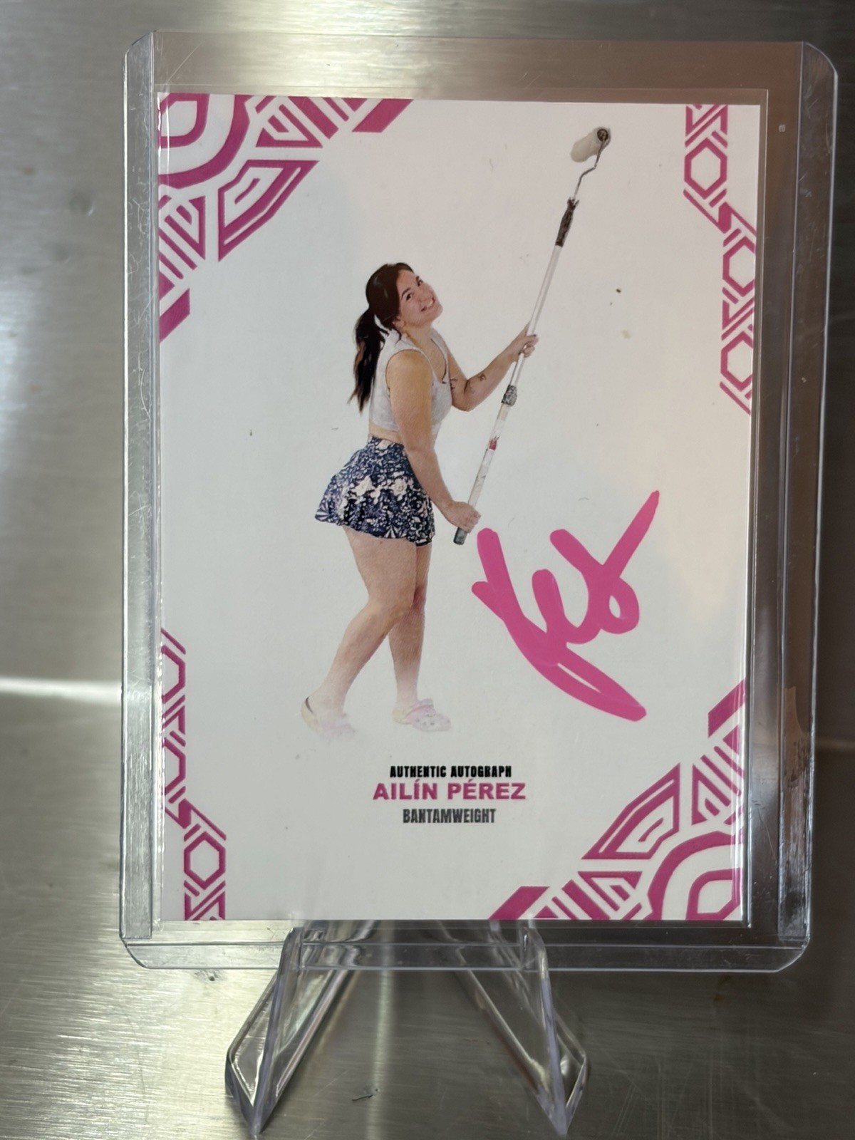 Ailin Perez “Fiona” UFC Collectors Fantasy  on card Auto Paint Rolling PINK