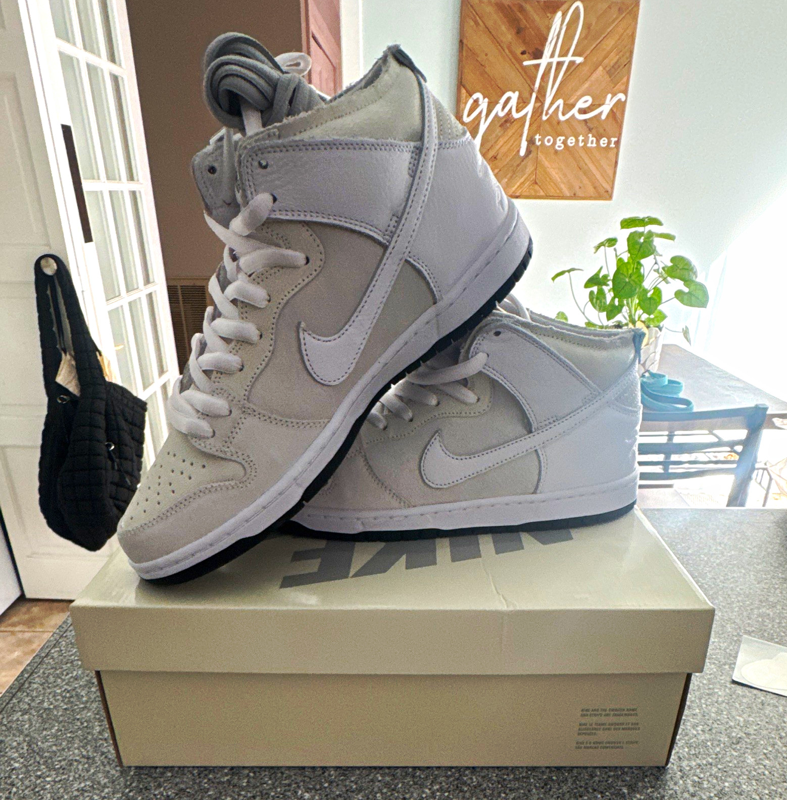 Nike SB Dunk High QS White/Black Skateboarding Shoes Medium (D) US 11 Nike SB Dunk High QS White/Black Skateboarding Shoes Medium (D) US 11