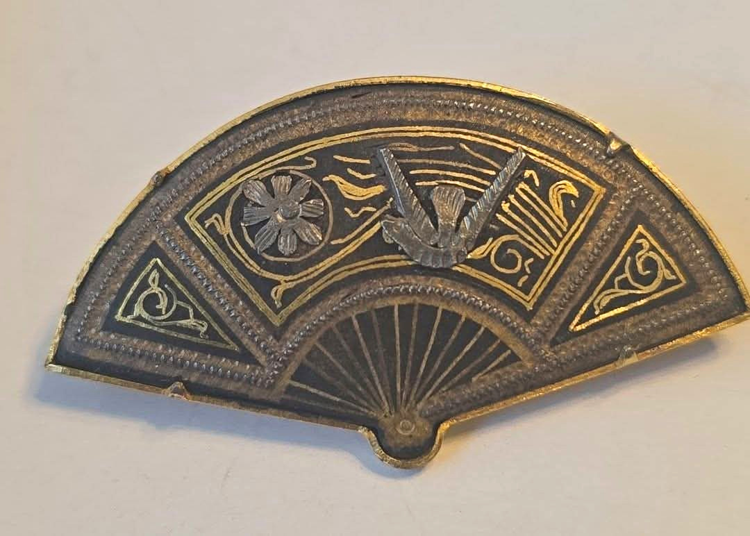 Vintage Toledo Damascene Fan Brooch Spain Black Gold w/ Mtal Bird Floral Vintage Toledo Damascene Fan Brooch Spain Black Gold w/ Mtal Bird Floral