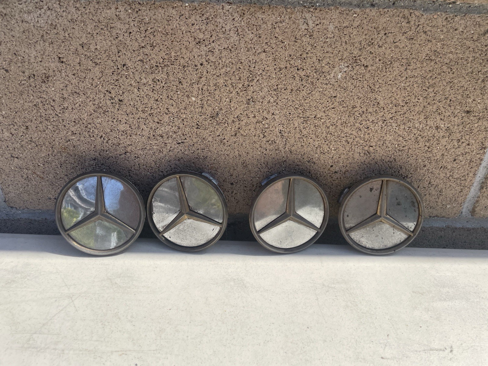 Mercedes W201 W124 W126 Gold Star Center Cap Complete Set USED Mercedes W201 W124 W126 Gold Star Center Cap Complete Set USED