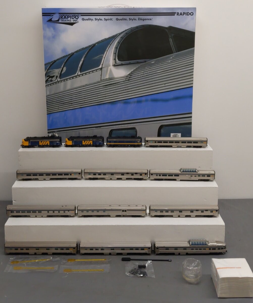 Rapido Trains 210006 VIA Rail The Canadian Complete HO Gauge Diesel Train Set EX