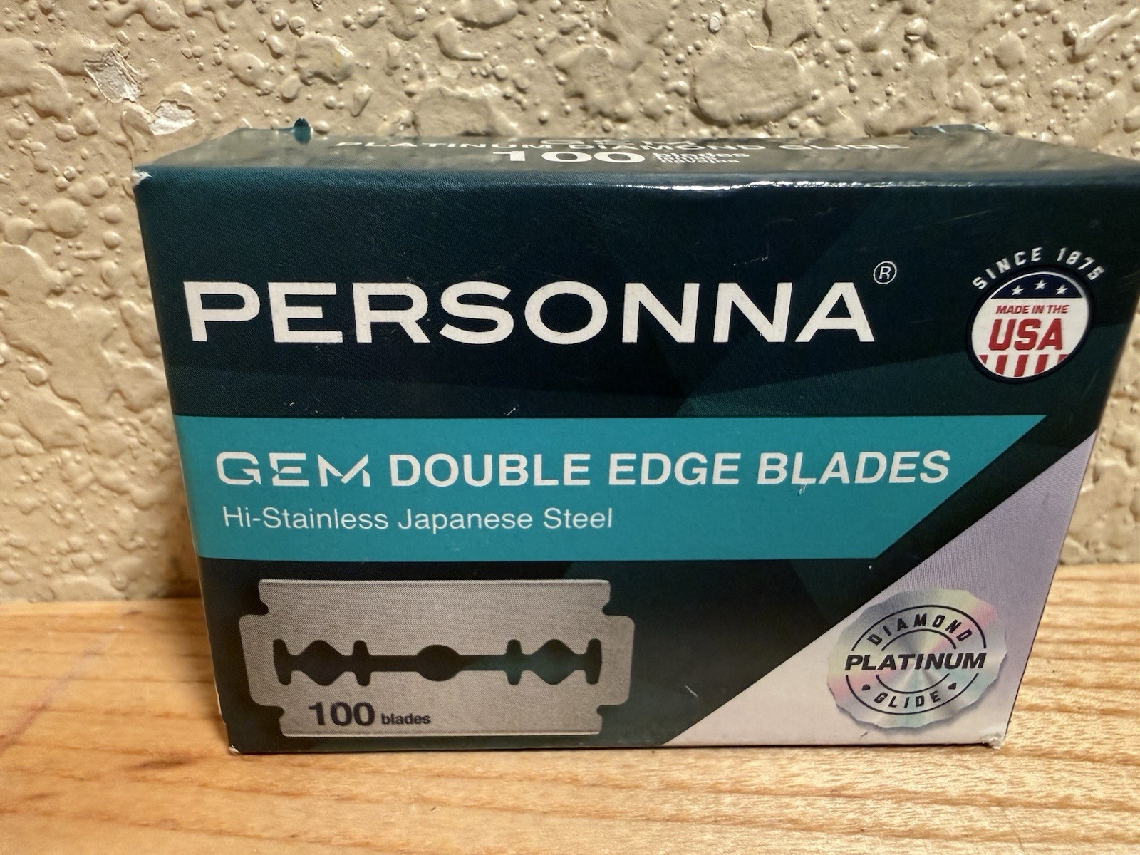 Personna Platinum GEM Double Edge Blade. Surgical Japanese Stainless Steel with Personna Platinum GEM Double Edge Blade. Surgical Japanese Stainless Steel with