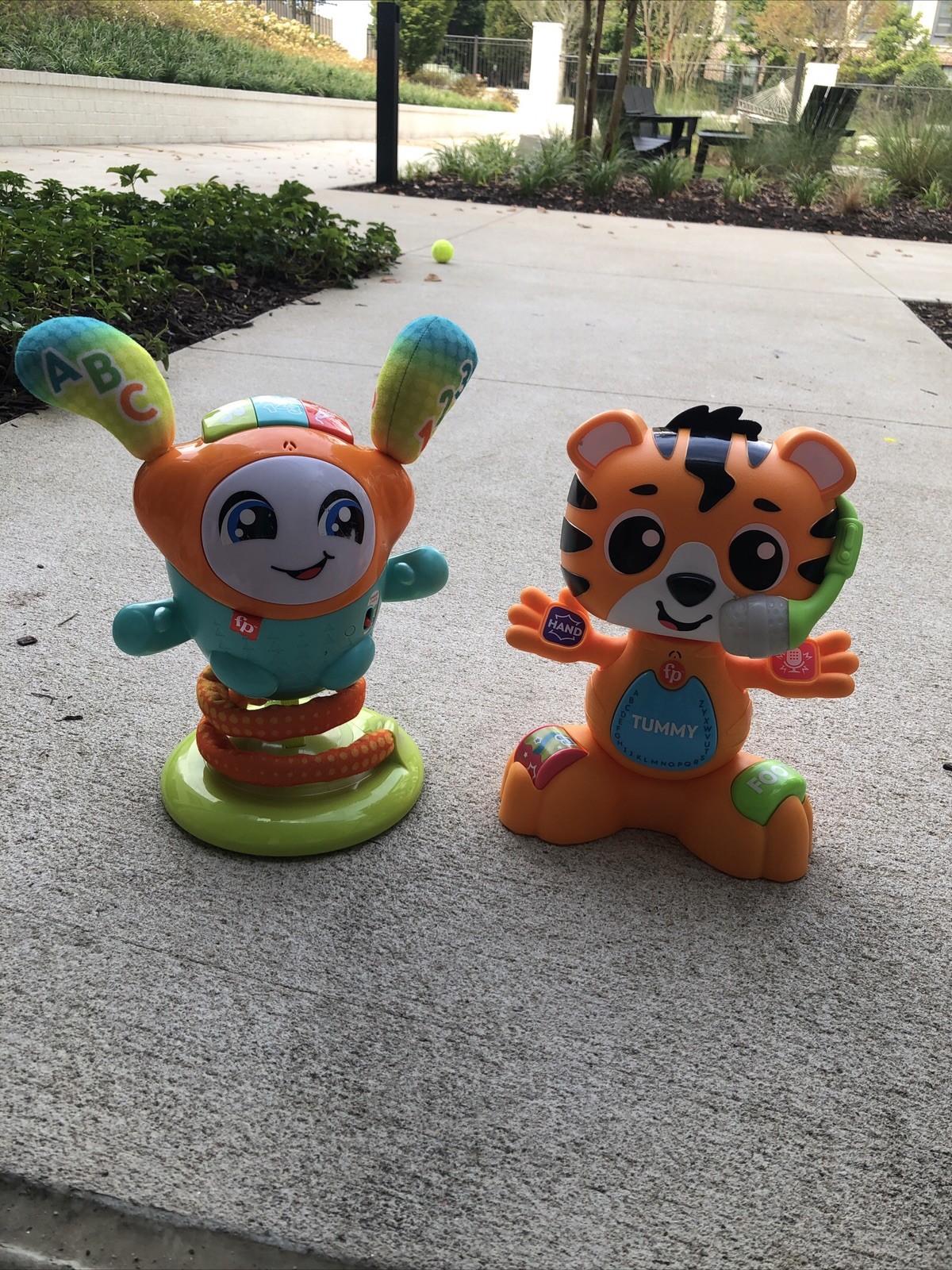 Fisher-Price HFT76 Learning Toys - DJ Bouncin\' Beats Interactive Toy - WORKS